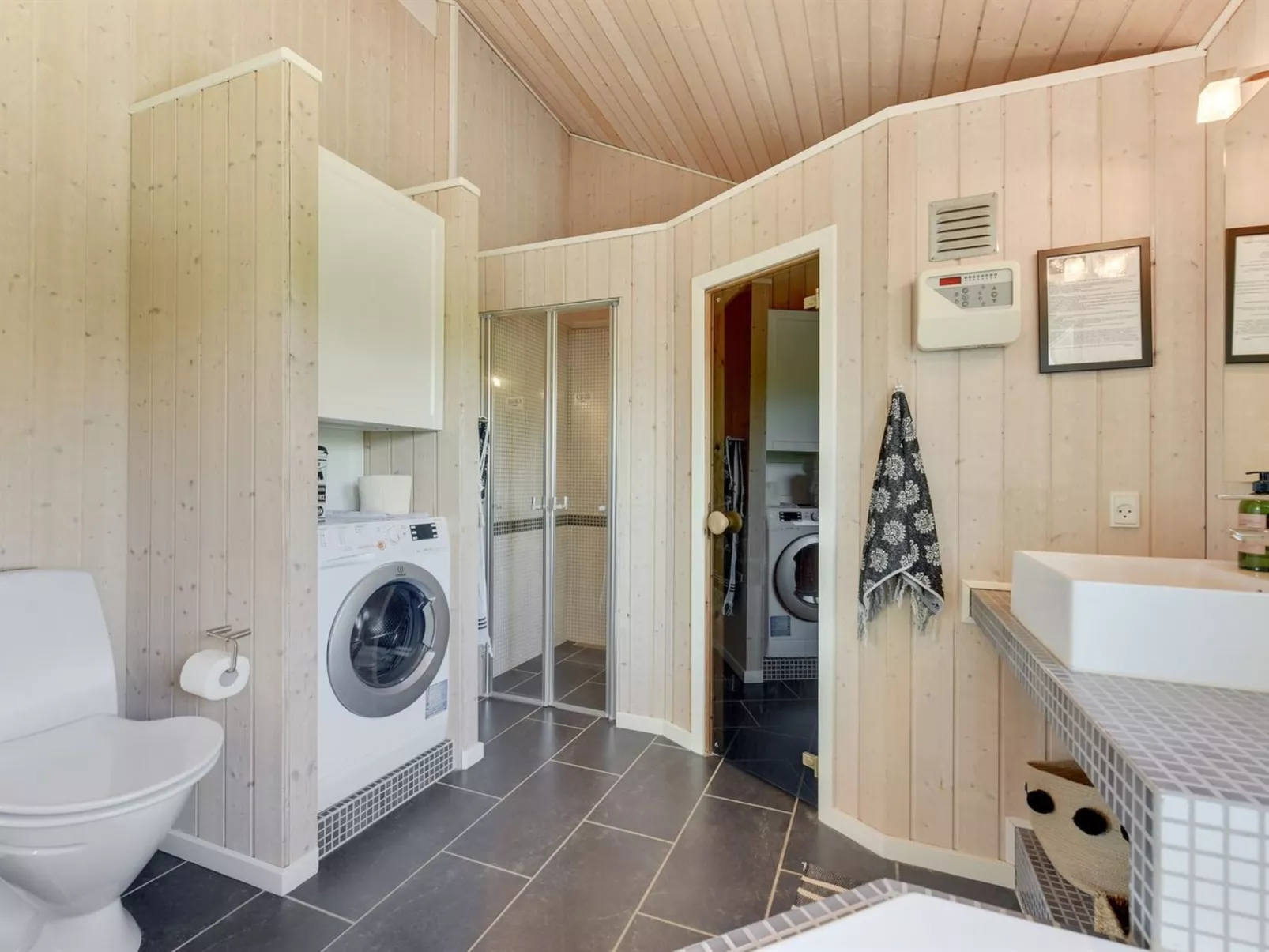 "Fridtjof" - 100m from the sea-Binnen