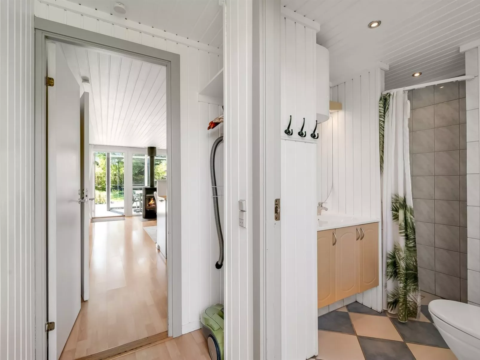 "Raisa" - 200m to the fjord-Binnen