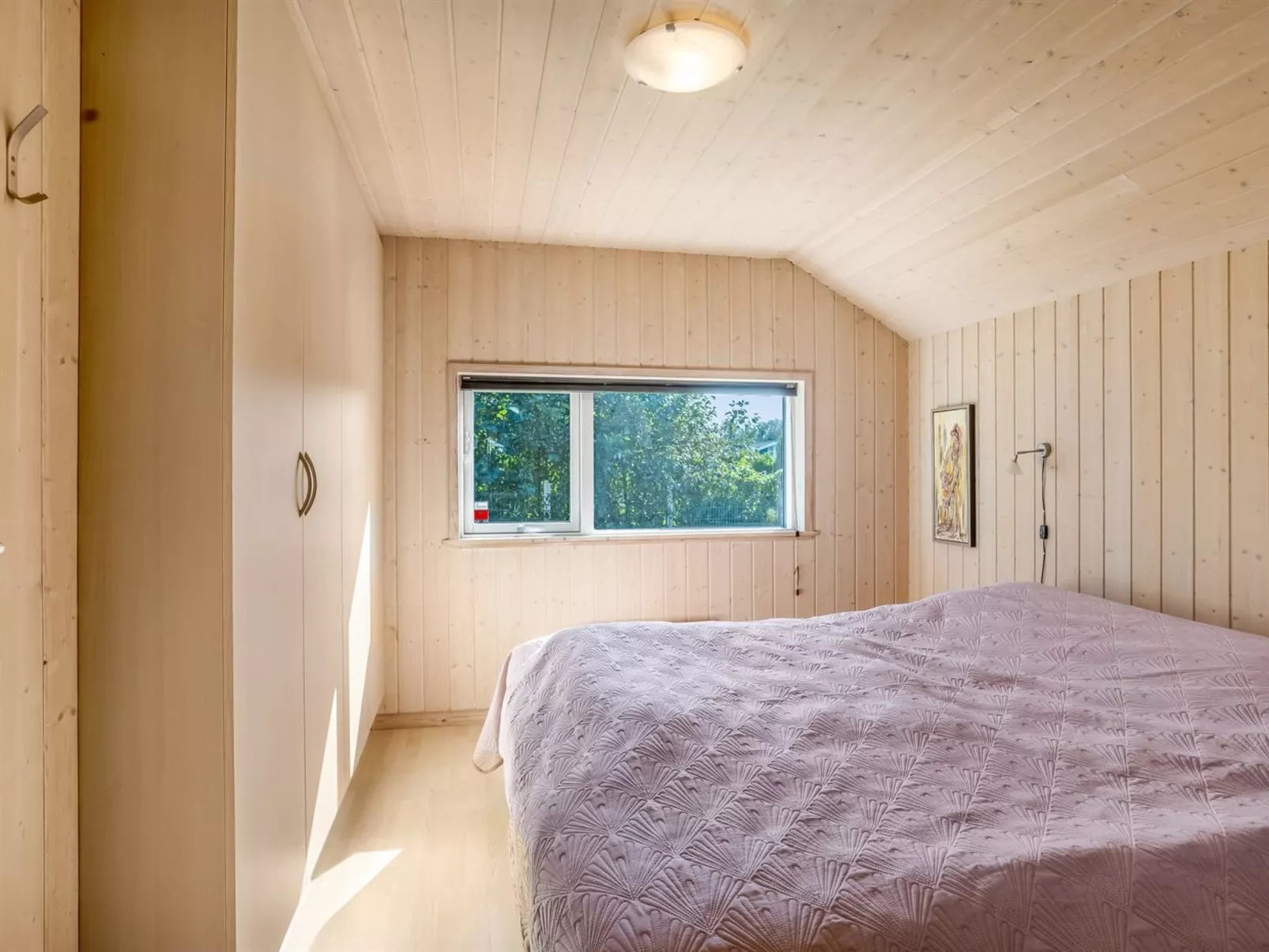 "Enid" - 700m from the sea-Binnen