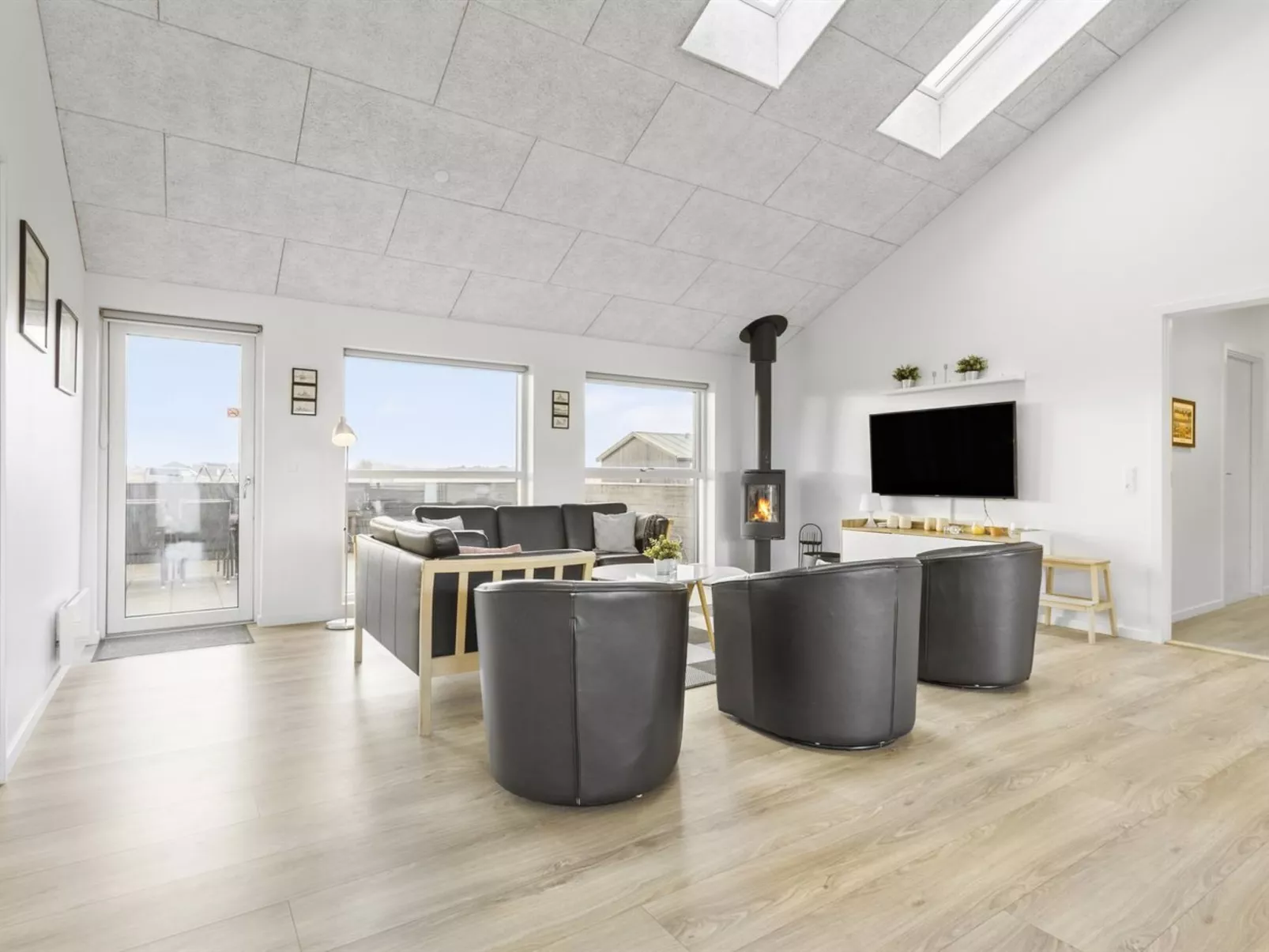 "Kirsi" - 1.6km from the sea-Binnen