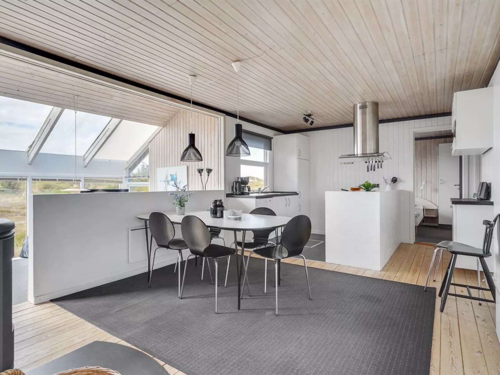 "Anthonette" -  from the sea-Binnen