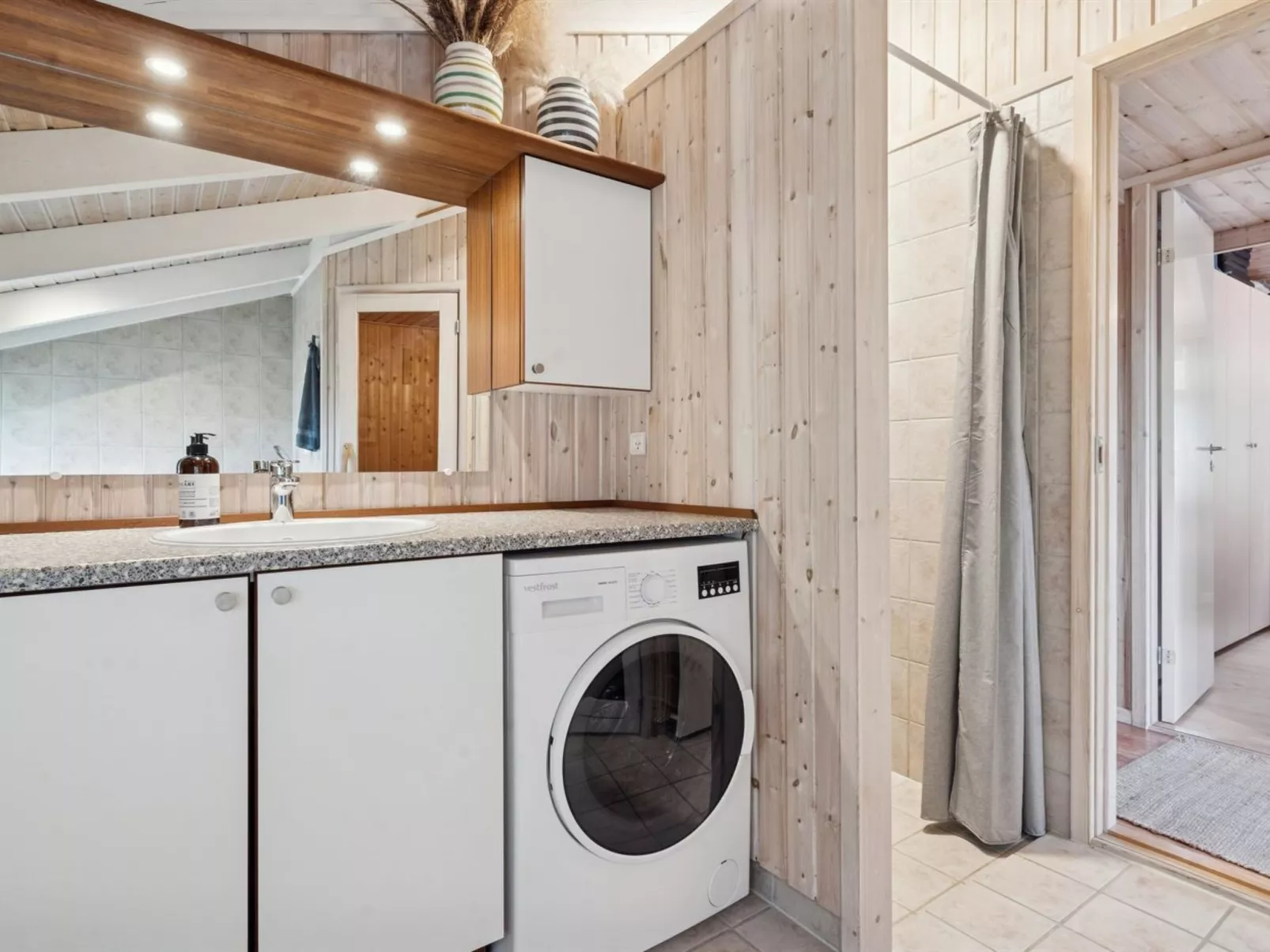 "Alvy" - 200m from the sea-Binnen