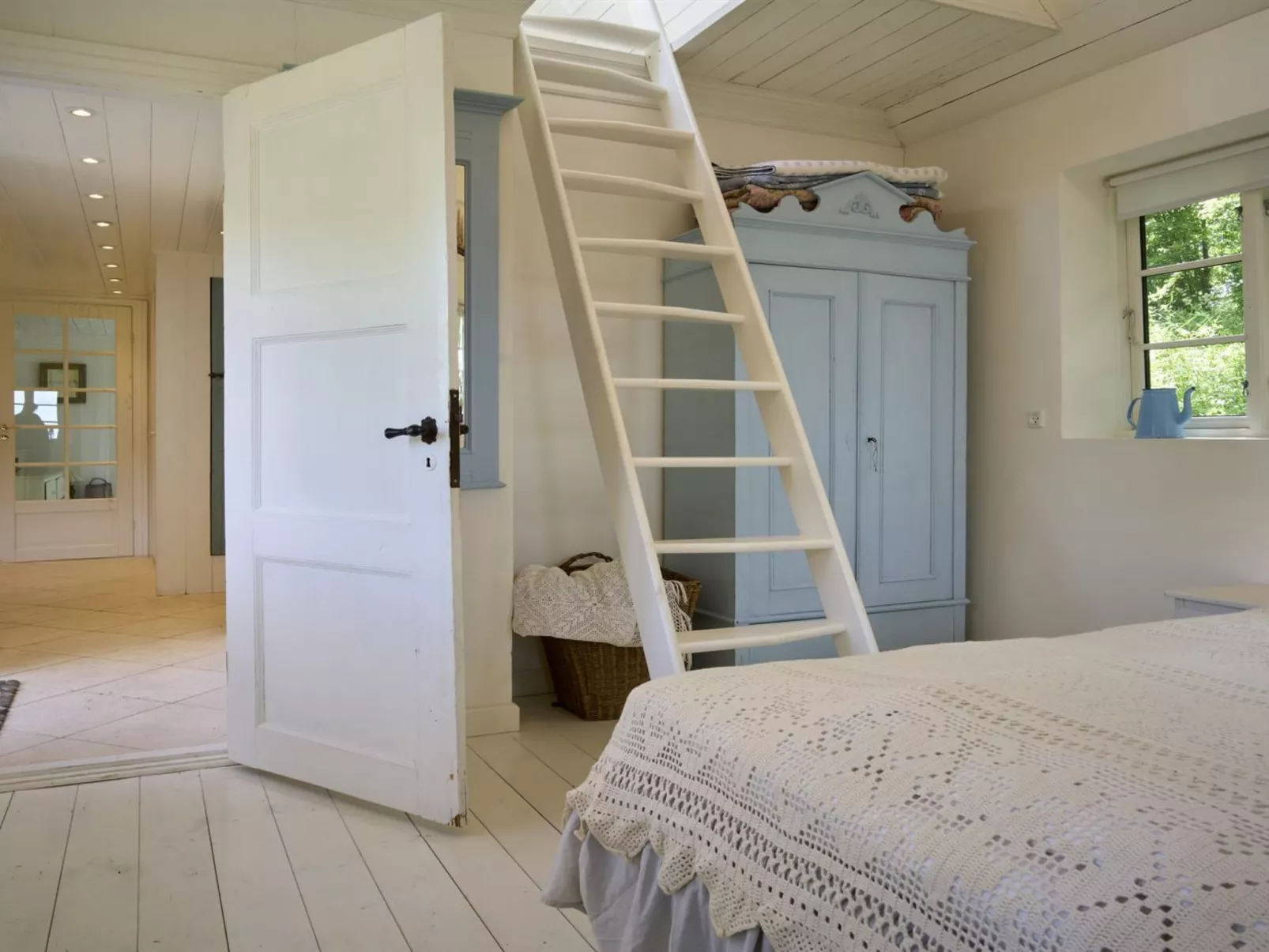 "Merrit" - 250m from the sea-Binnen