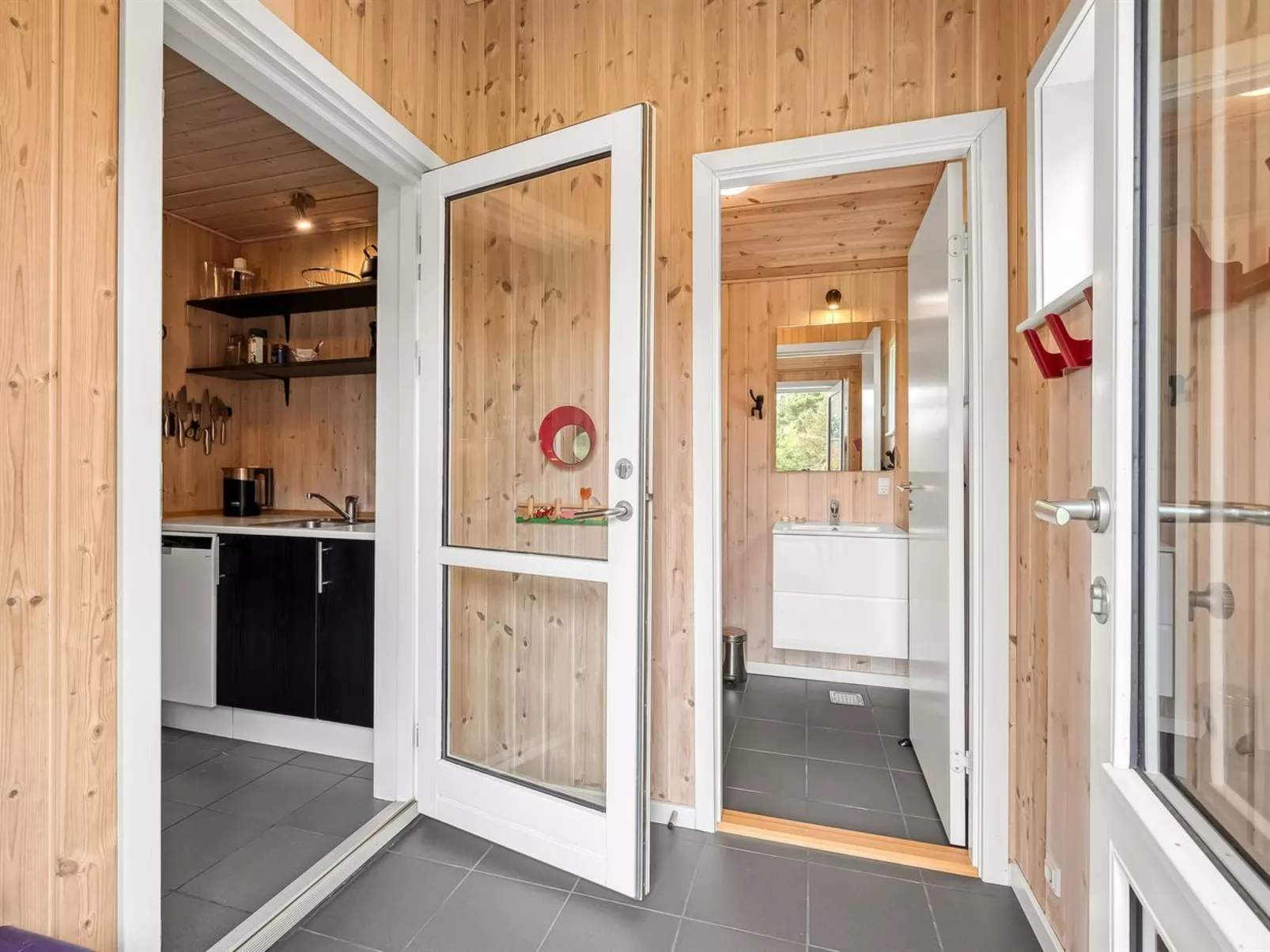 "Felicita" -  from the sea-Binnen