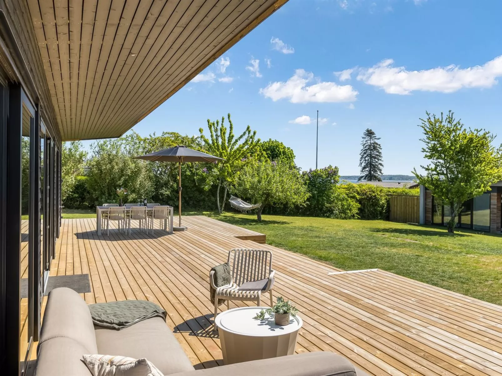 "Edvia" - 200m to the fjord-Buiten