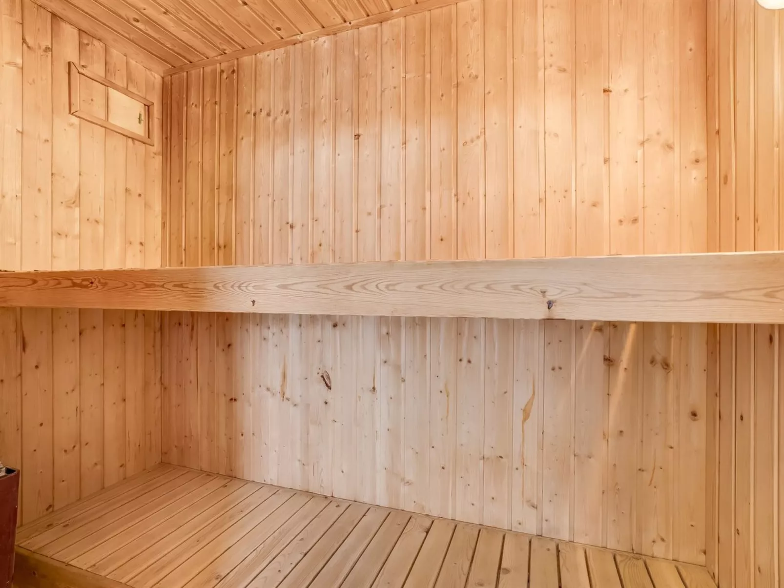 "Ellie" - 700m from the sea-Binnen