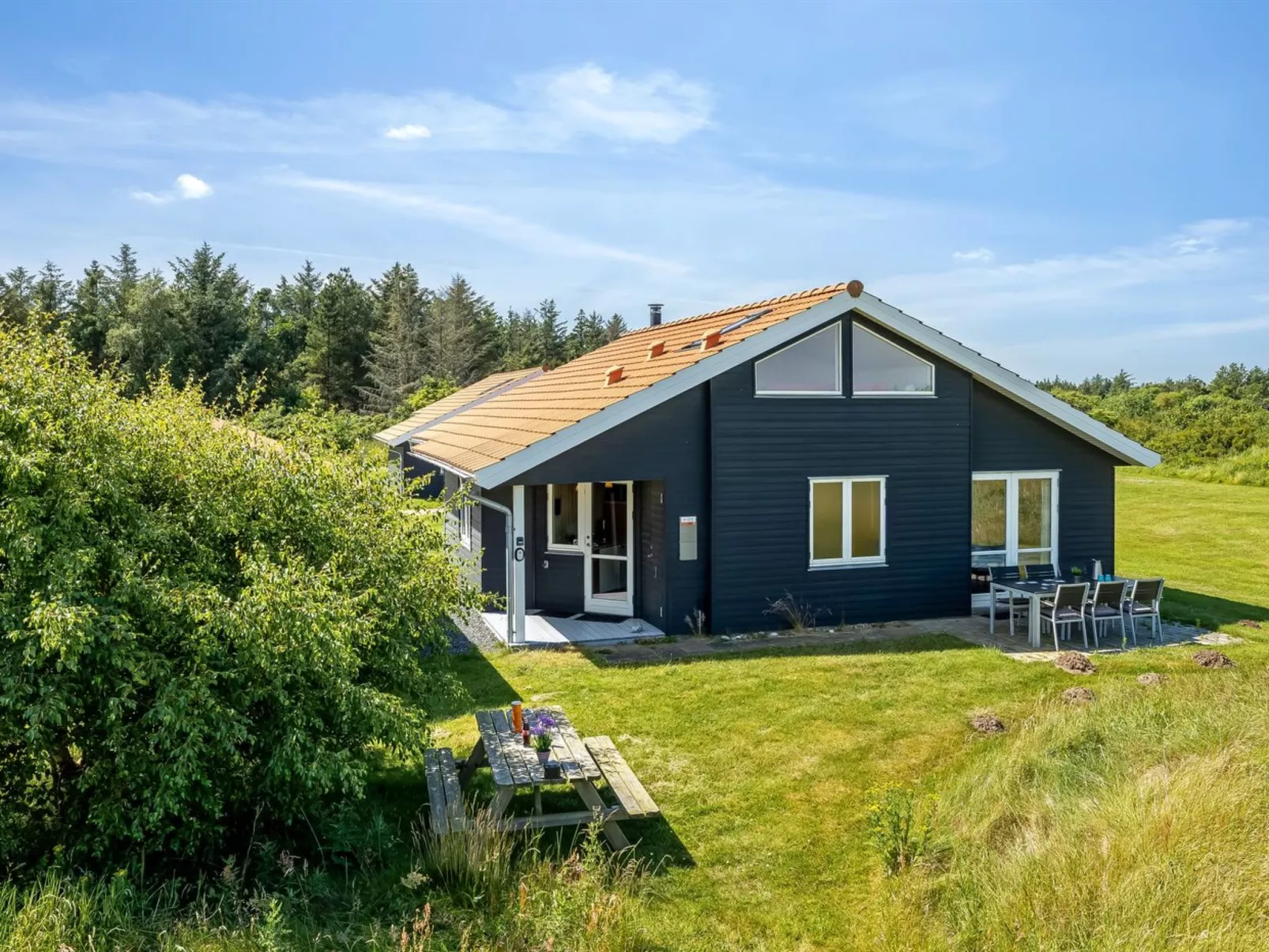 "Ernesta" -  from the sea-Buiten