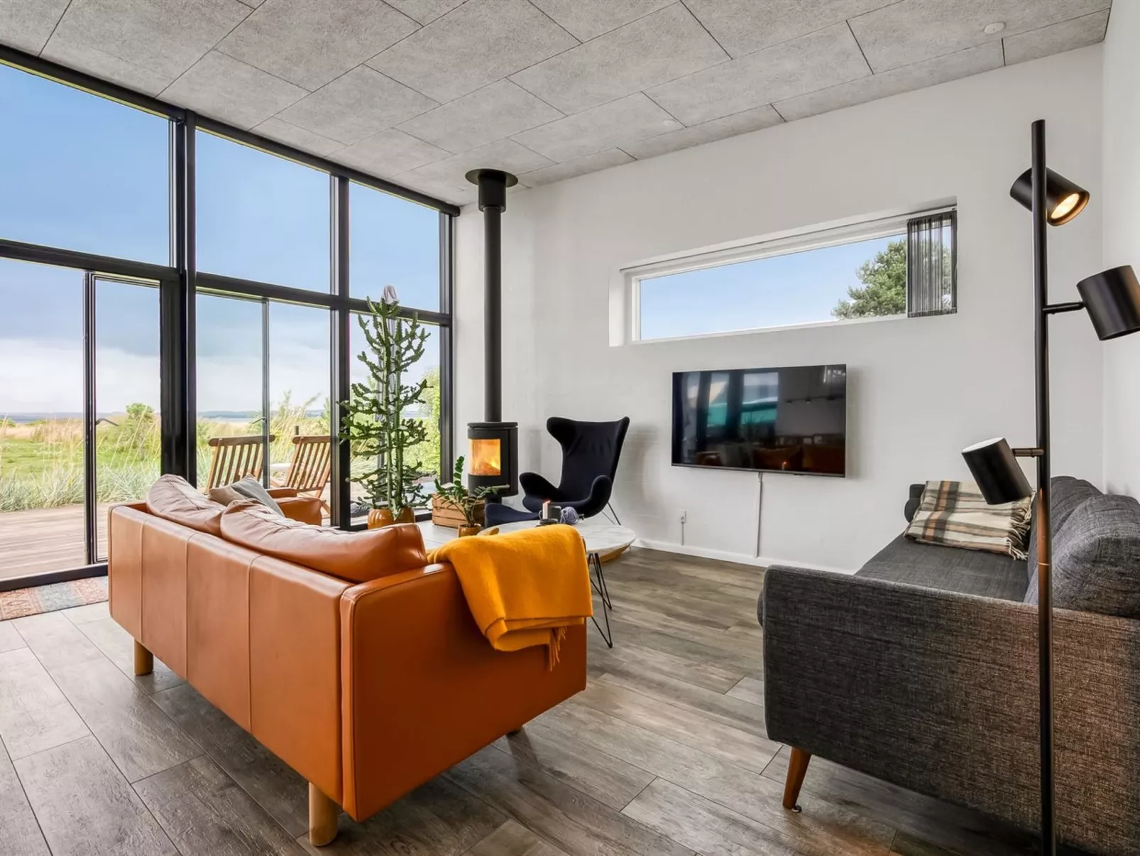 "Bondi" - 75m from the sea-Binnen