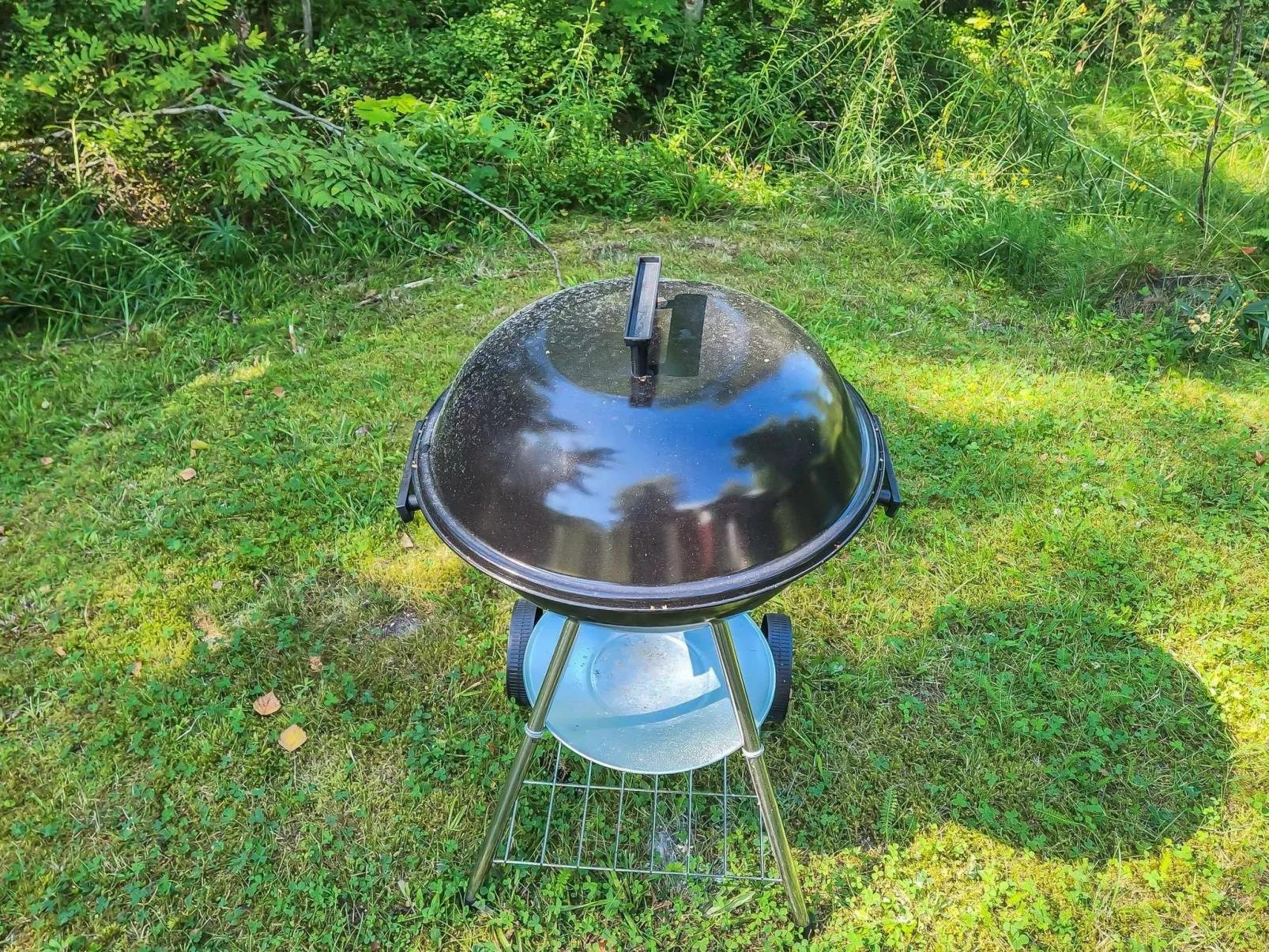 Den lilla röda stugan-Binnen