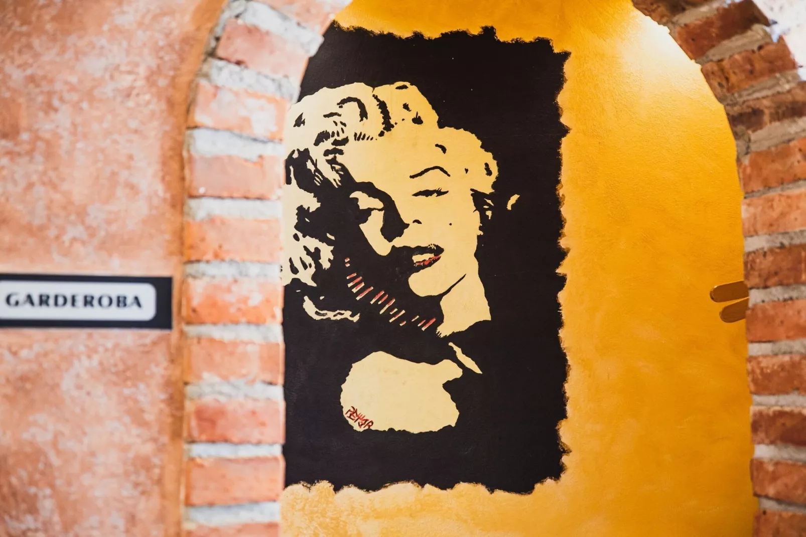 Elegant and Stylish Retreat Apartments with Terrace - Two Bedroom Apartment with Terrace-Binnen