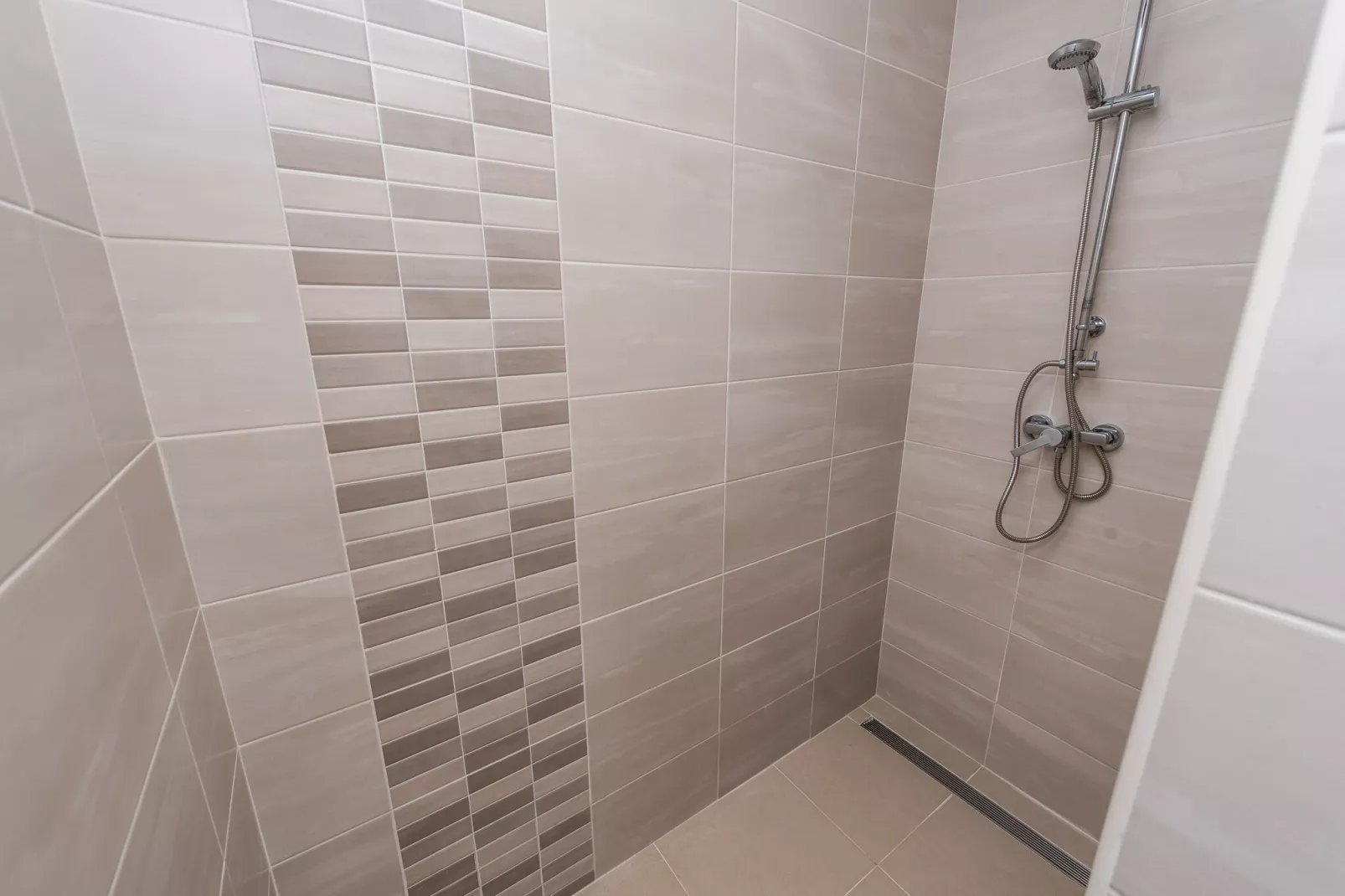 Luxury Escape with Swimming Pool & Modern Design - Four Bedroom Villa with Sea View and Private Pool ( Villa 8)-Badkamer