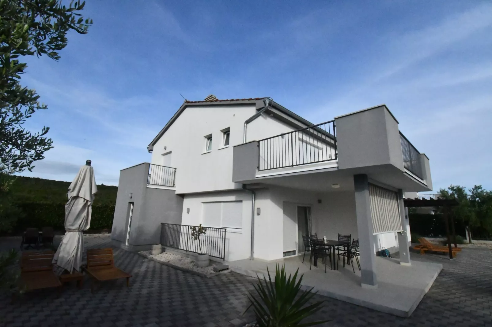 Luxury Escape with Swimming Pool & Modern Design -Deluxe Four Bedroom Villa with Private Pool (Villa 6)-Buitenlucht