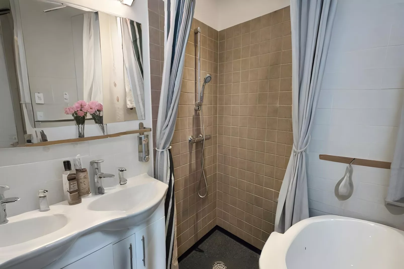 Jomfru Ane Premium Single-Badkamer