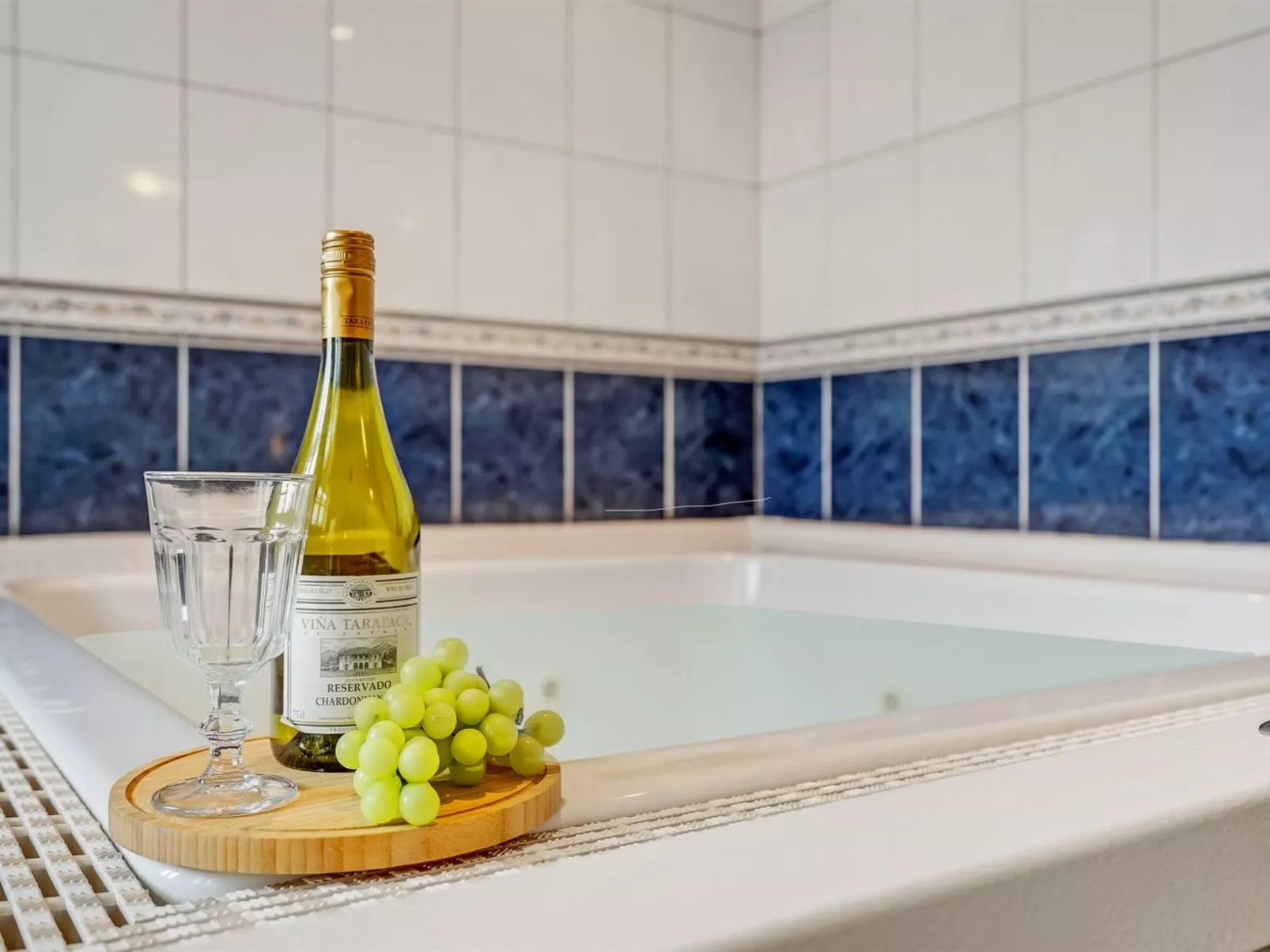 "Edine" - 4.5km from the sea-Binnen