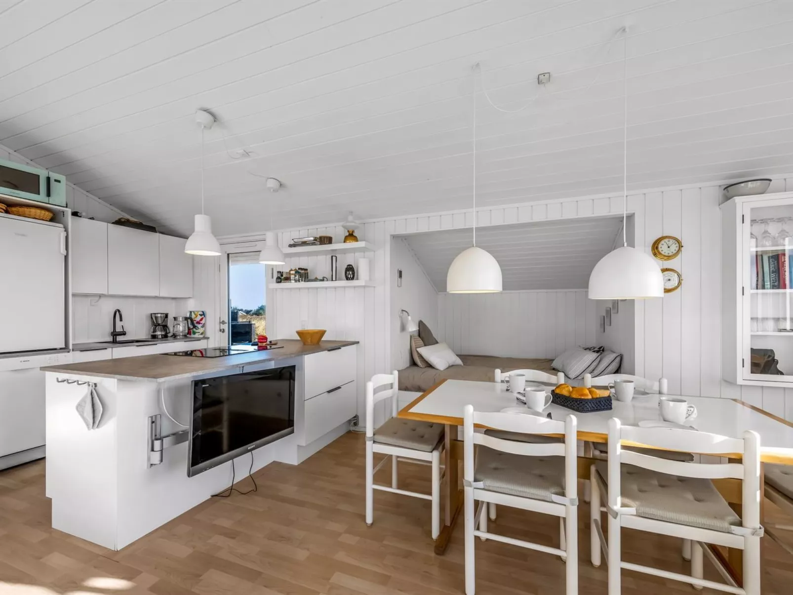 "Thorgny" -  from the sea-Binnen