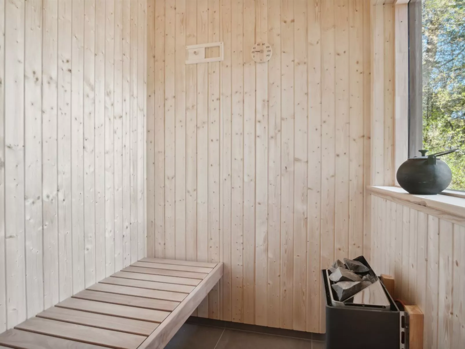 "Toska" - 100m to the fjord-Binnen