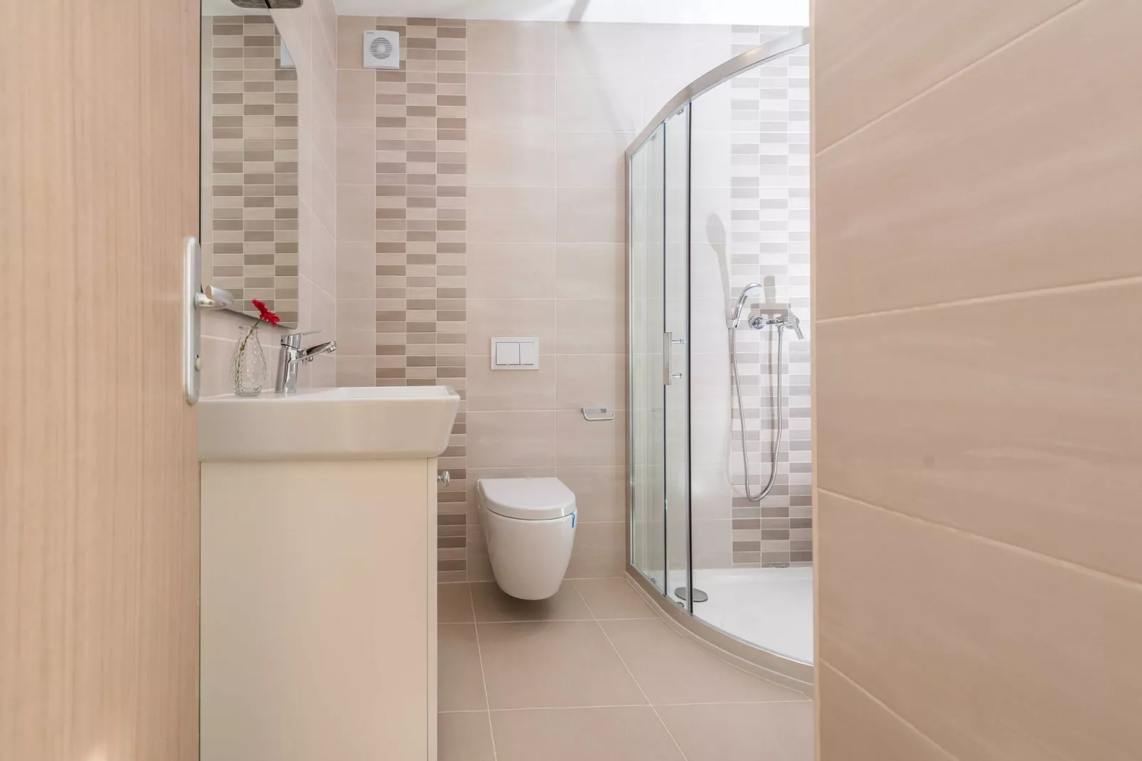 Luxury Escape with Swimming Pool & Modern Design - Superior Four Bedroom Villa with Private Pool ( Villa 2)-Badkamer