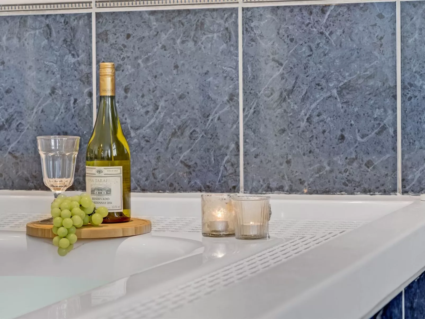 "Eini" - 4.5km from the sea-Binnen