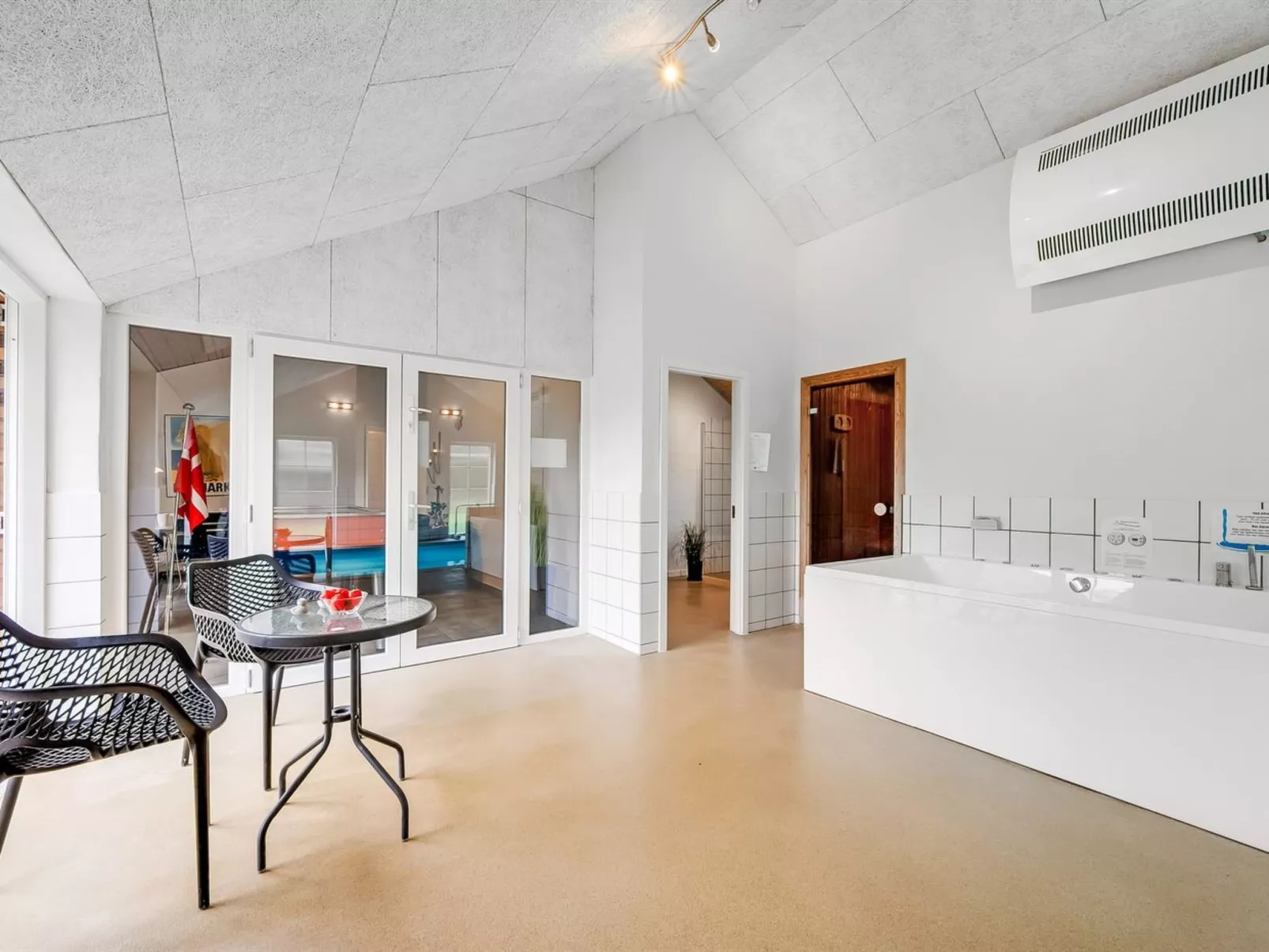 "Benthe" -  from the sea-Binnen