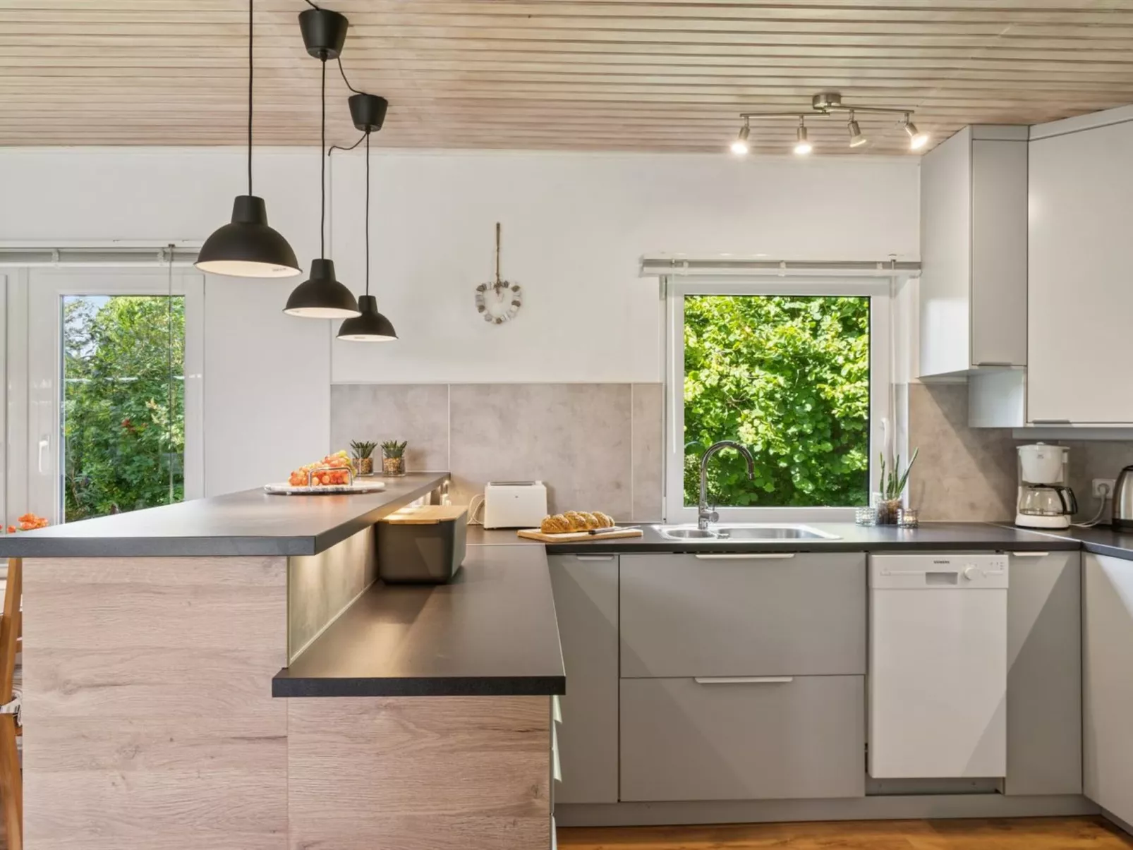 "Merit" - 800m from the sea-Binnen