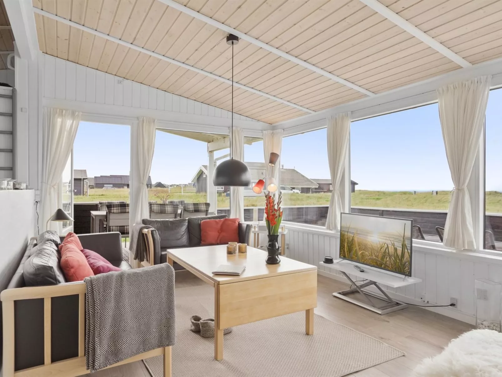 "Dyri" - 75m from the sea-Binnen