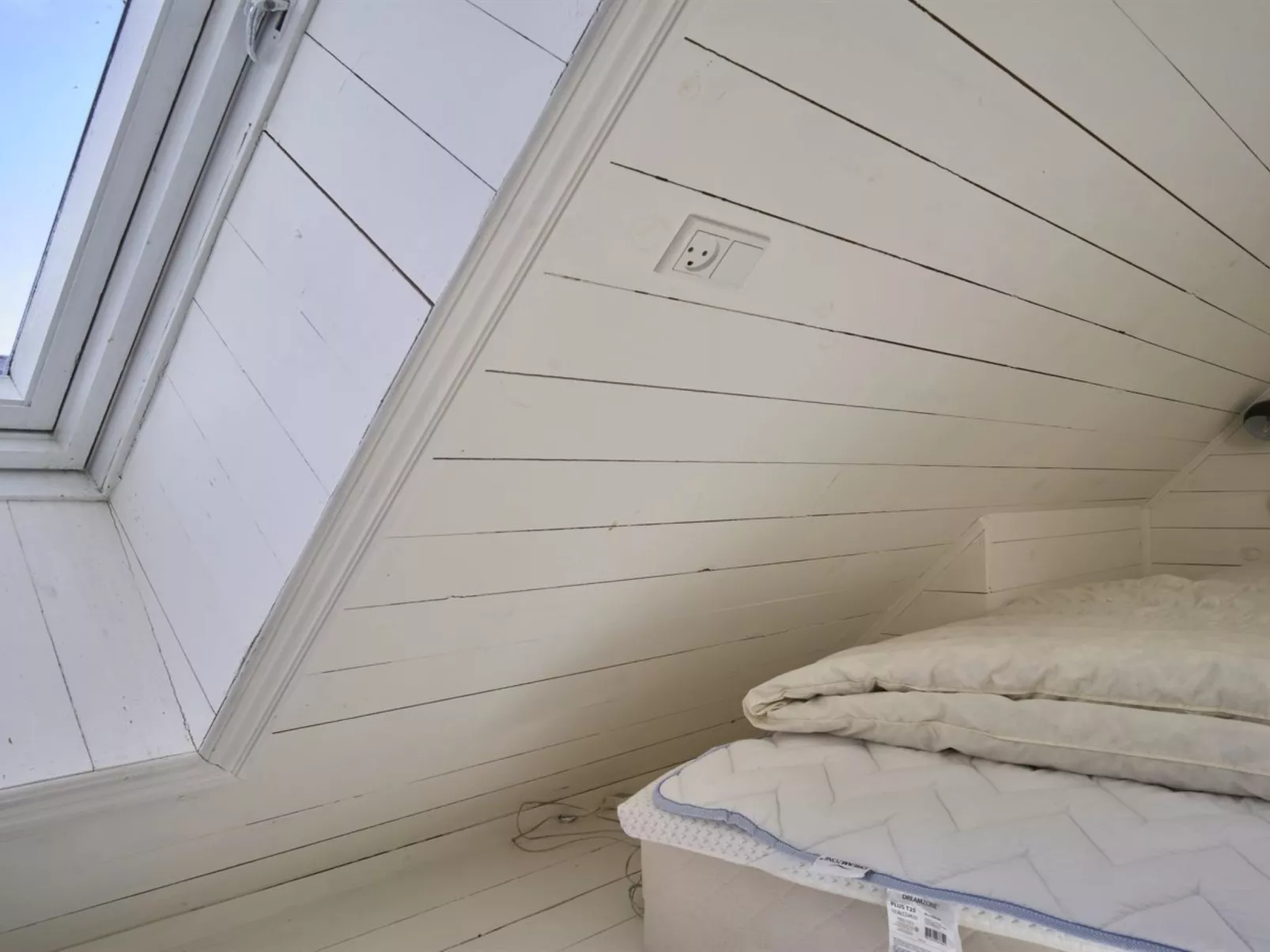 "Merrit" - 250m from the sea-Binnen