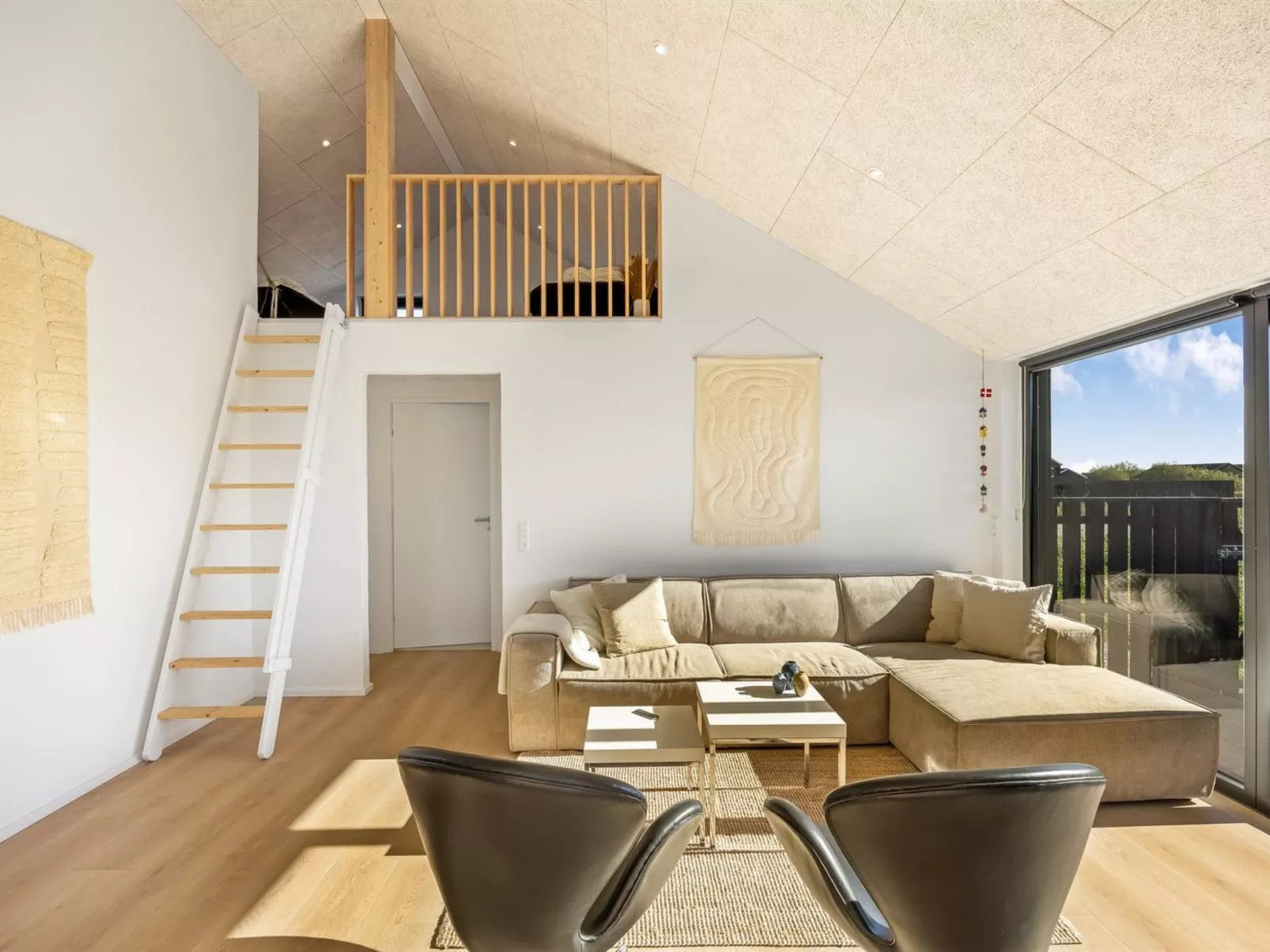 "Stenkil" - 1.2km from the sea-Binnen