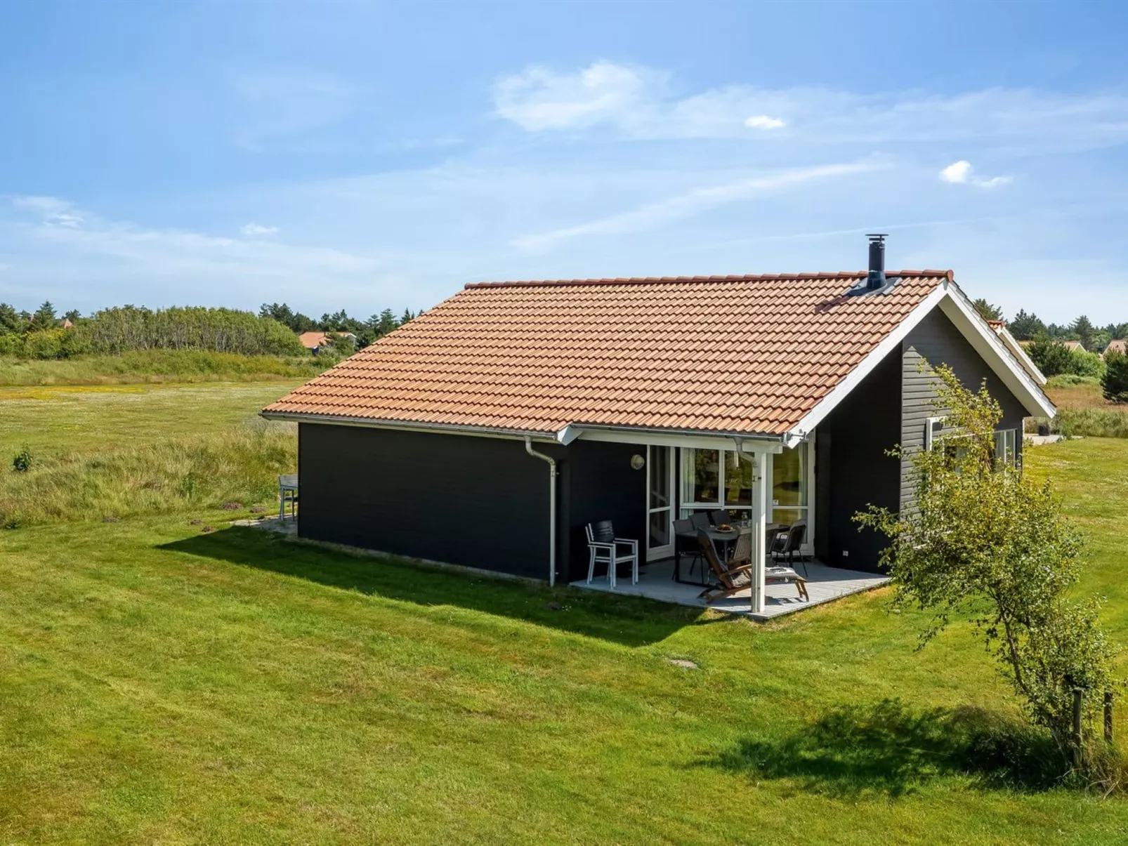 "Ernesta" -  from the sea-Buiten