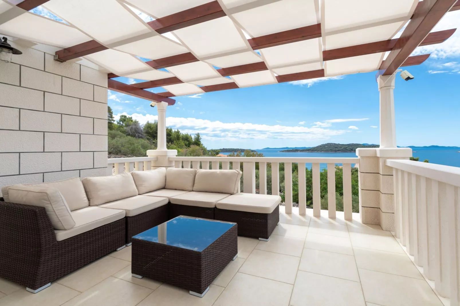 Modern Villa with Pool-Terras