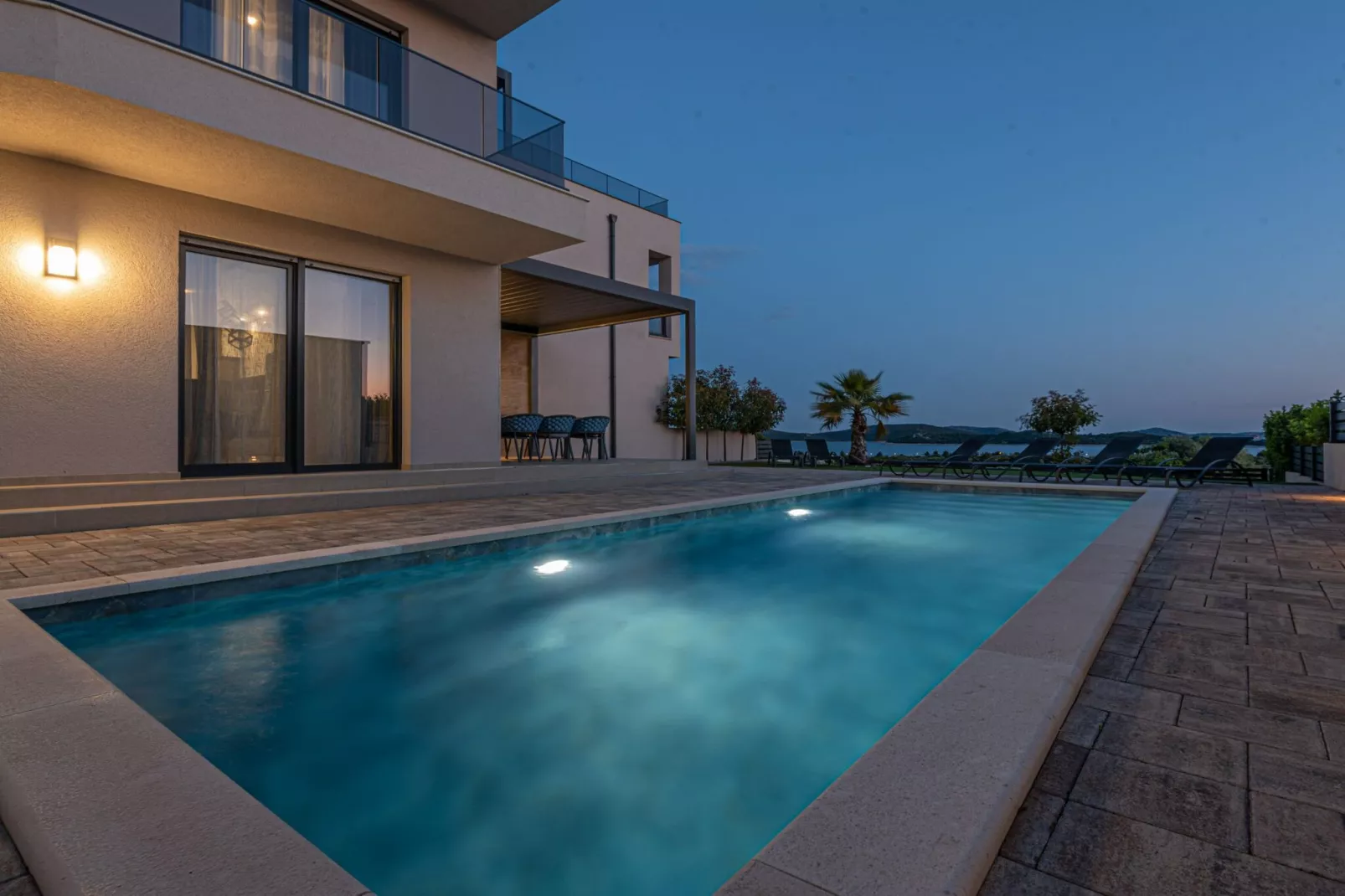 Four-Bedroom Villa With Pool-Zwembad