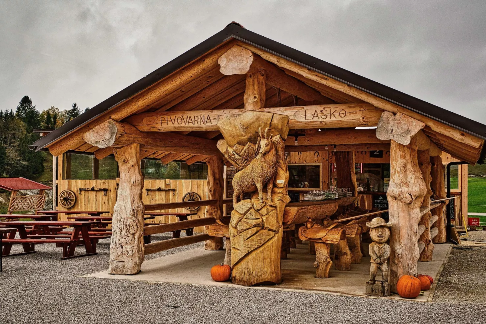 Visnja Gora Meadow Hideaway with Terrace - One Bedroom Cottage with Terrace (owner Hiška na skalci)-Buitenlucht