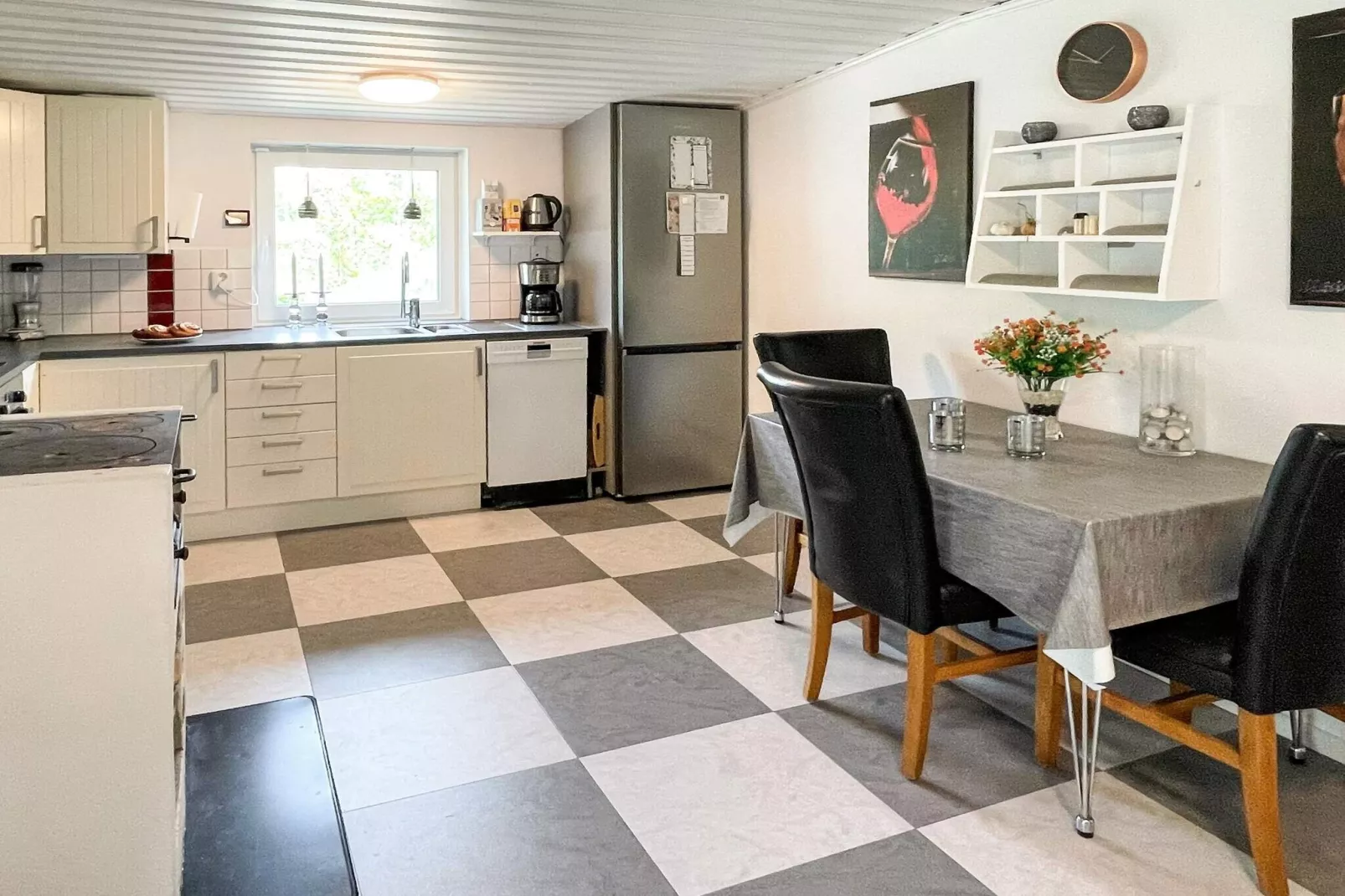 Villa in de archipel met zwembad en terras-Binnen