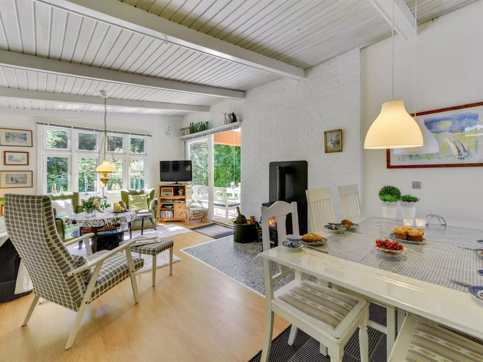 "Deik" - 2km to the fjord-Binnen