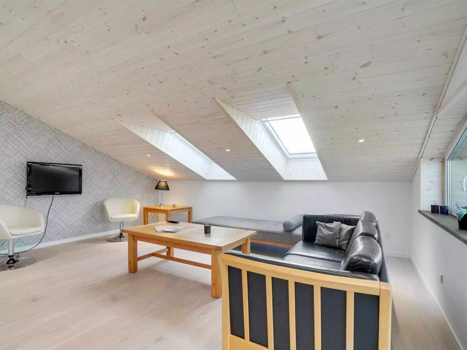 "Markhild" - 300m to the fjord-Binnen