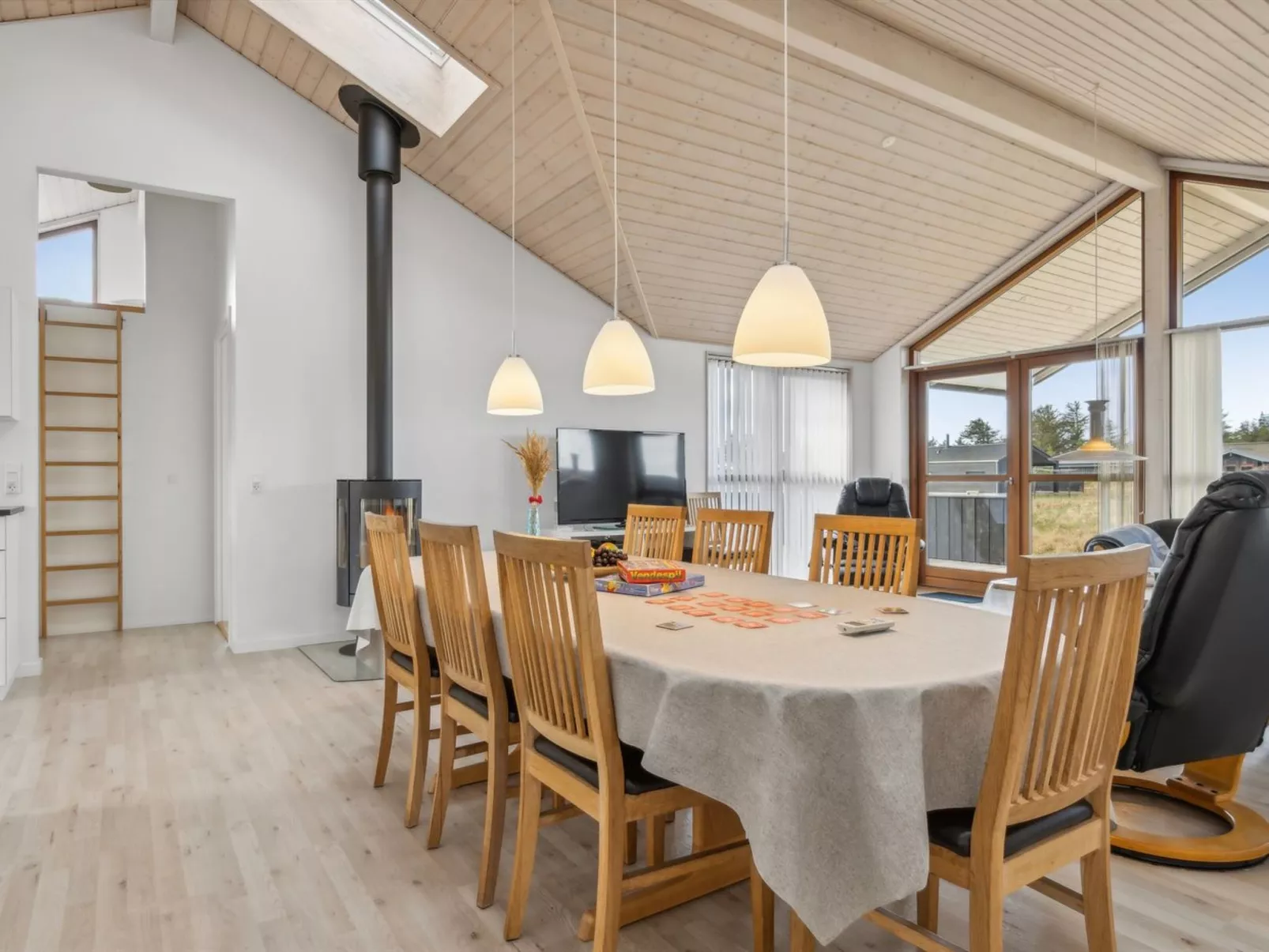 "Finna" - 1km from the sea-Binnen