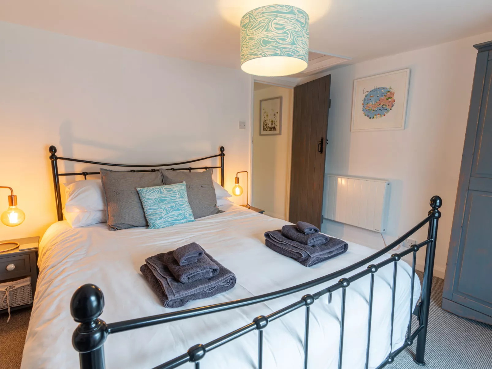 Old Harbour Cottage-Binnen