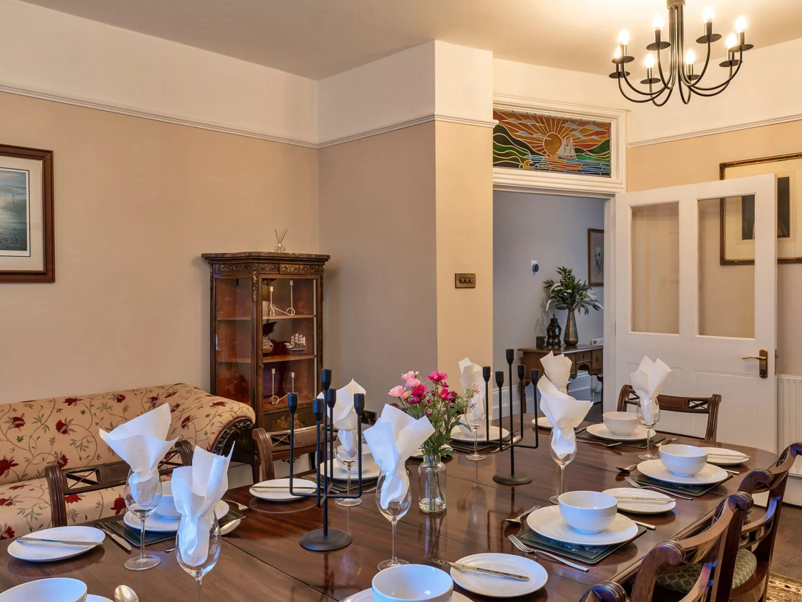 The Old Counting House-Binnen