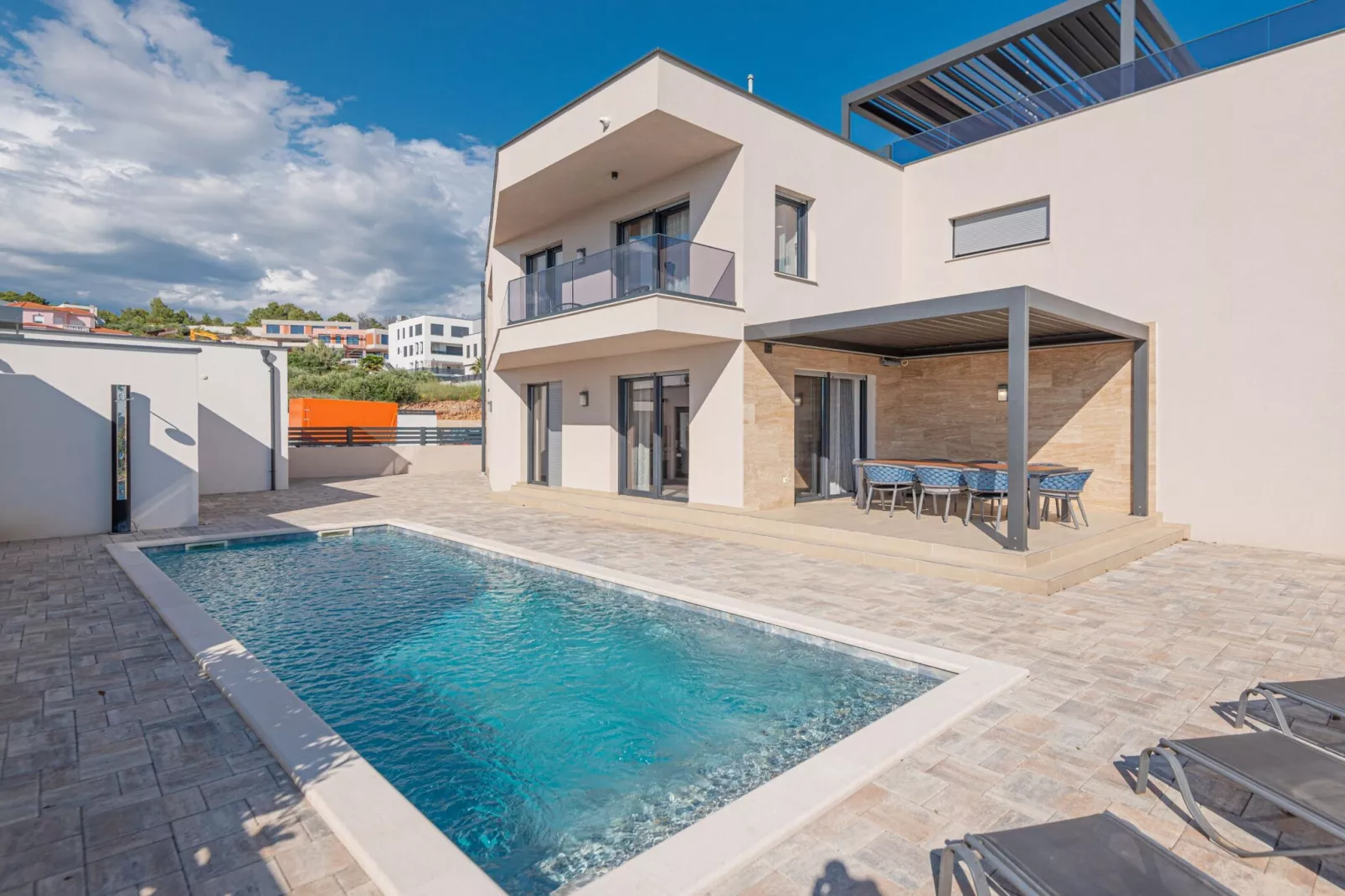 Four-Bedroom Villa With Pool-Zwembad