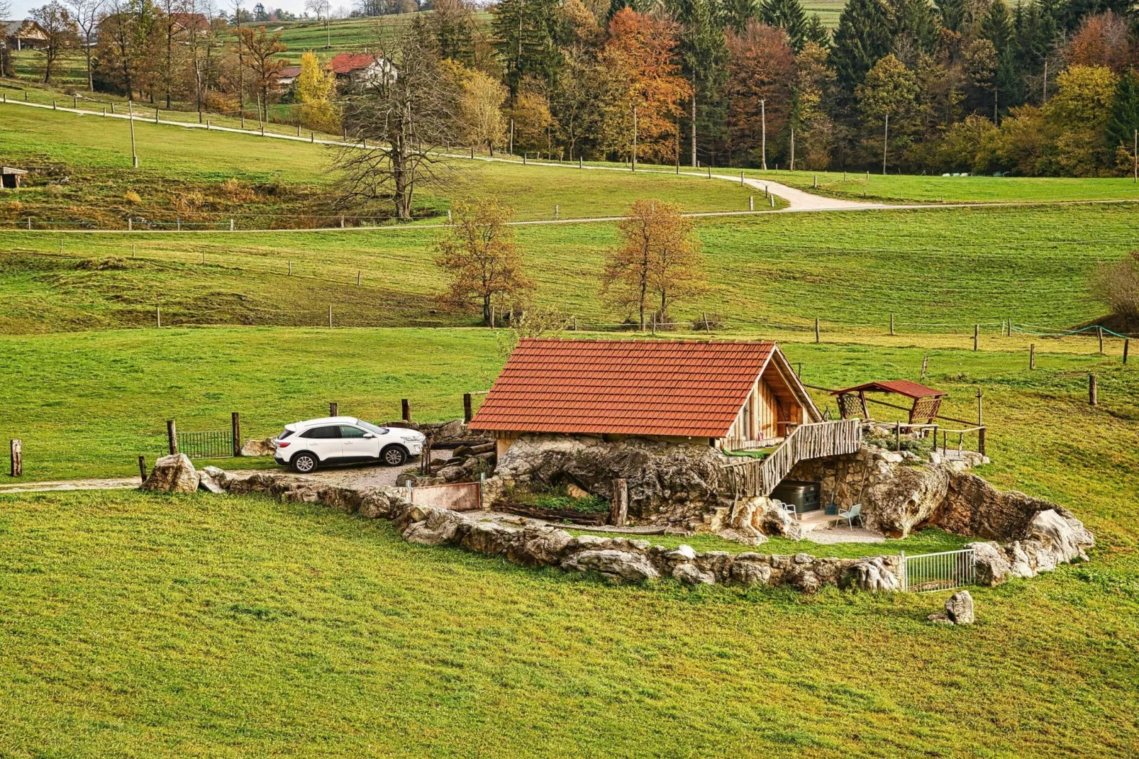 Visnja Gora Meadow Hideaway with Terrace - One Bedroom Cottage with Terrace (owner Hiška na skalci)-Buitenlucht