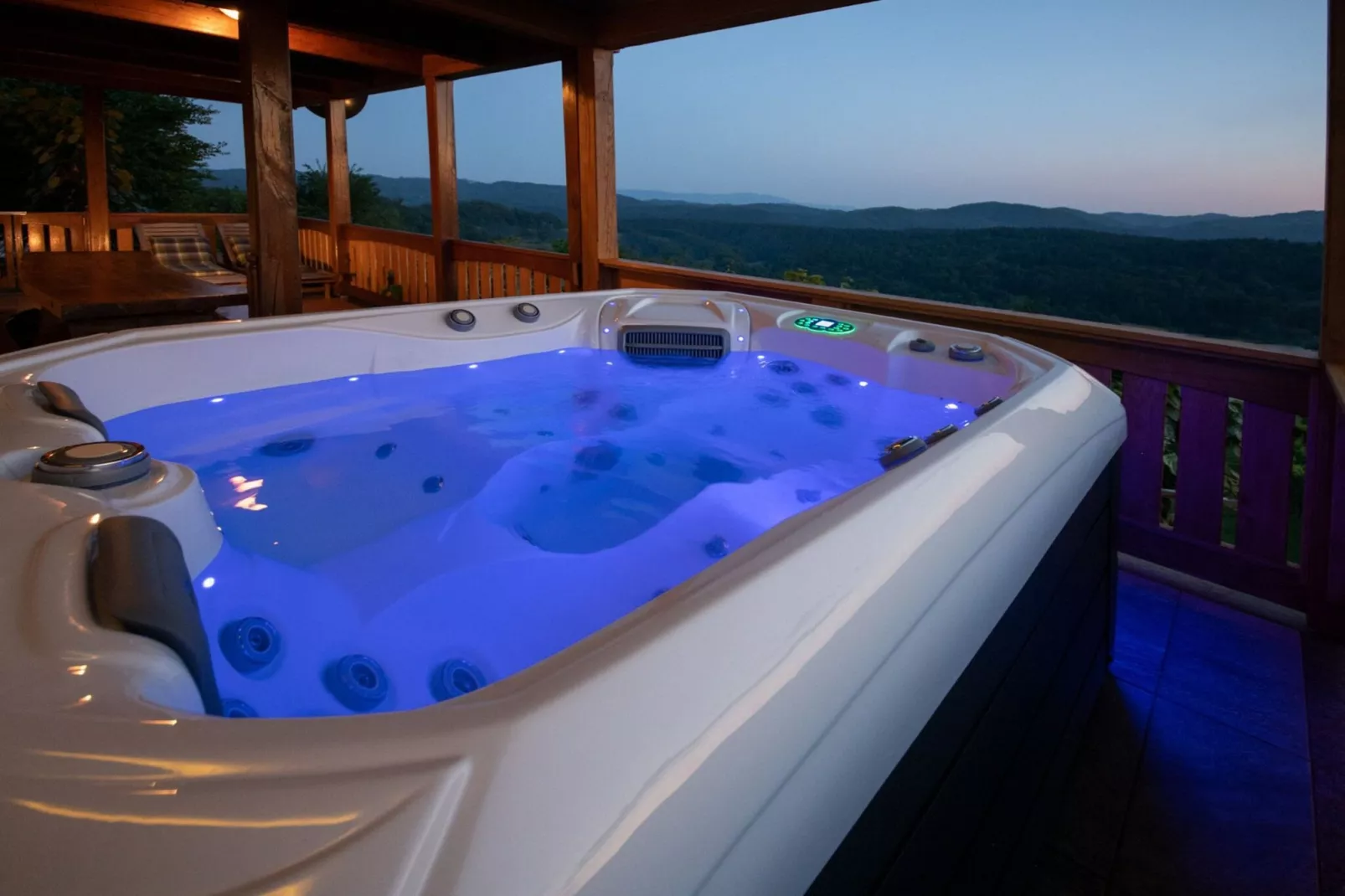 Vivid Hillside Country House with Hot-Tub and Sauna - Two Bedroom Country House-Spa