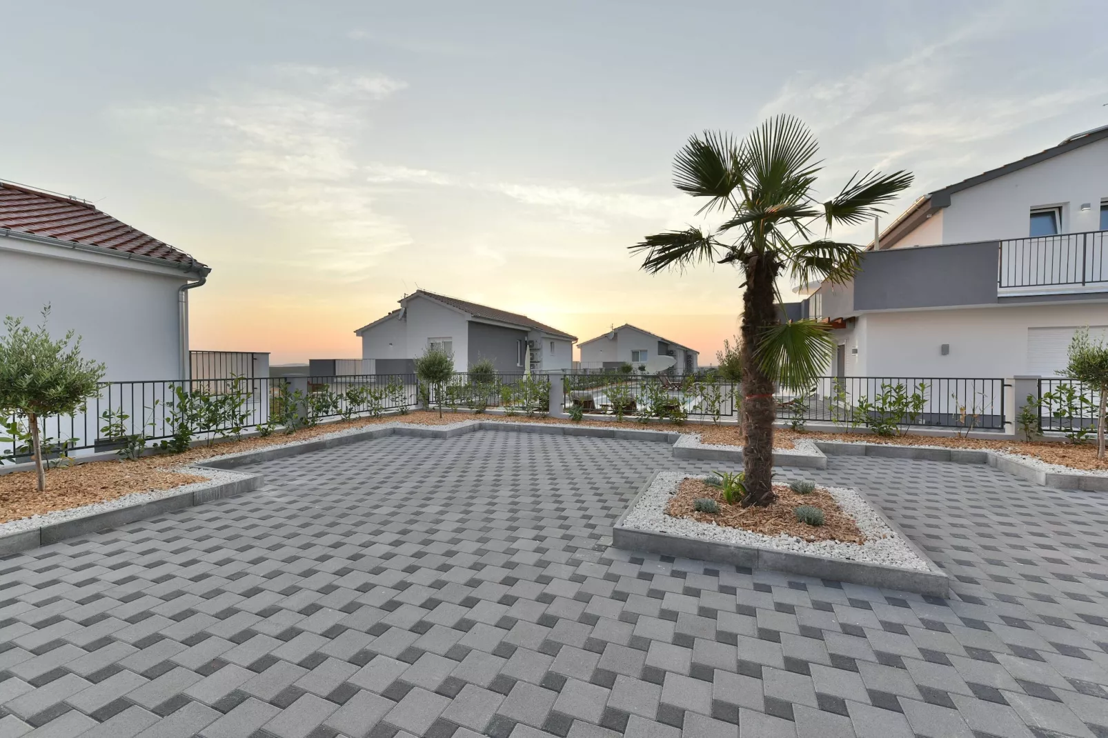 Luxury Escape with Swimming Pool & Modern Design -Deluxe Four Bedroom Villa with Private Pool (Villa 6)-Buitenlucht