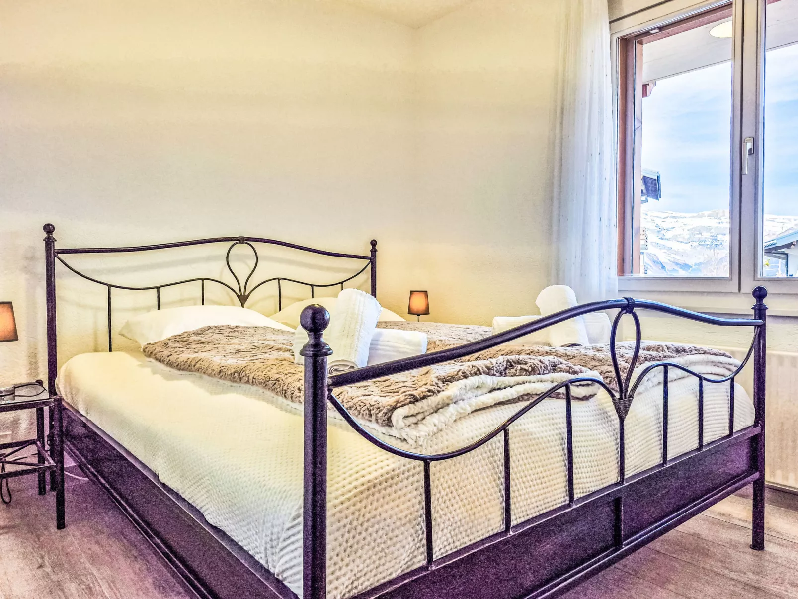 Ambassador 2/1-Binnen