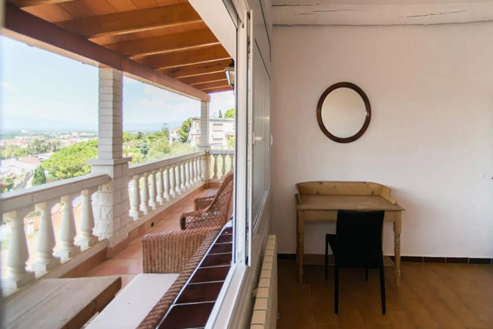 Maison à Roses-Niet-getagd