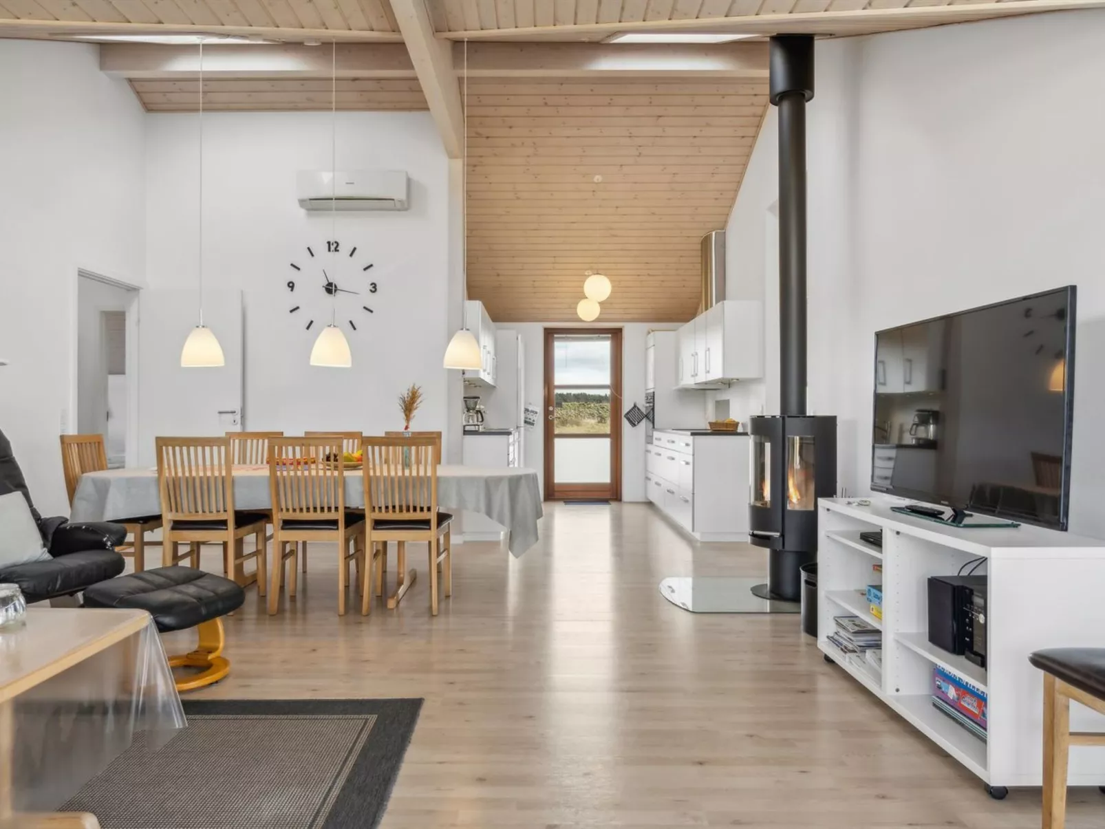 "Finna" - 1km from the sea-Binnen