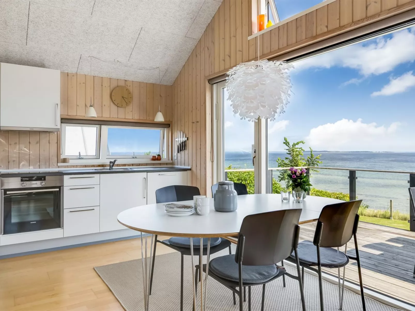 "Majbritt" - 50m from the sea-Binnen