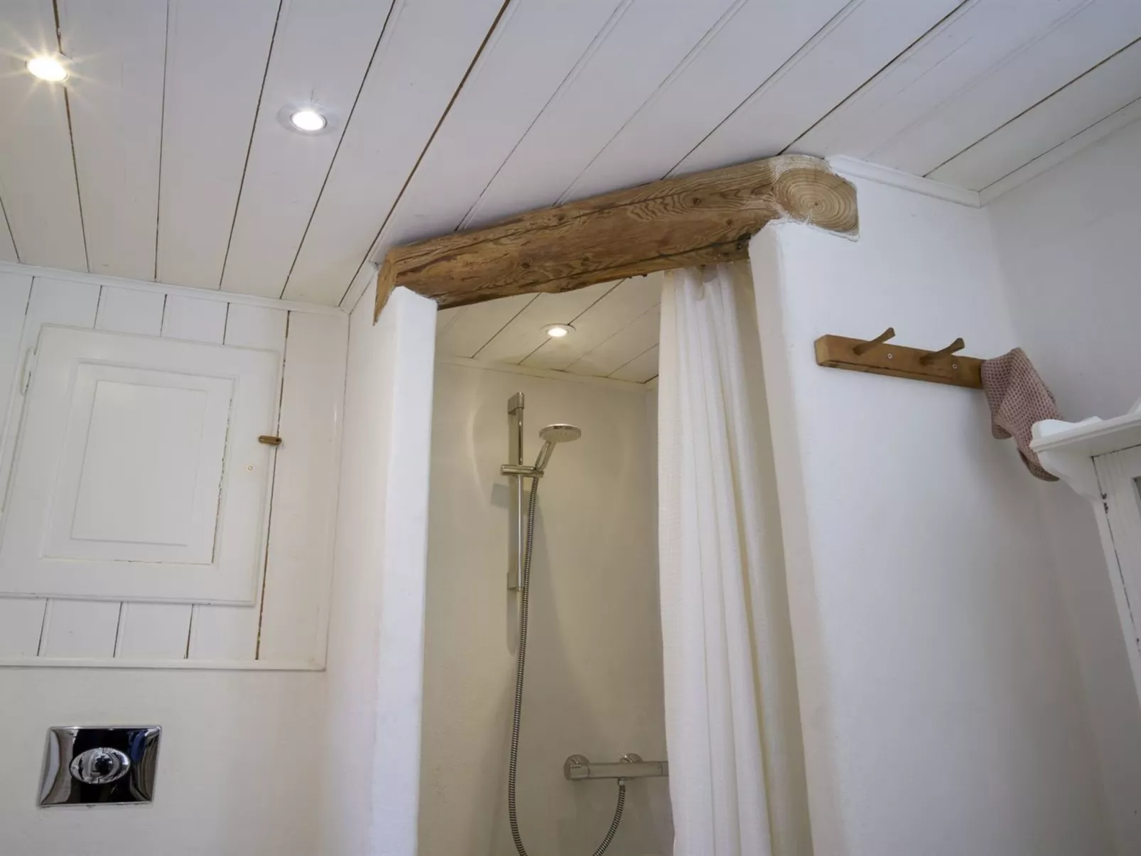 "Merrit" - 250m from the sea-Binnen