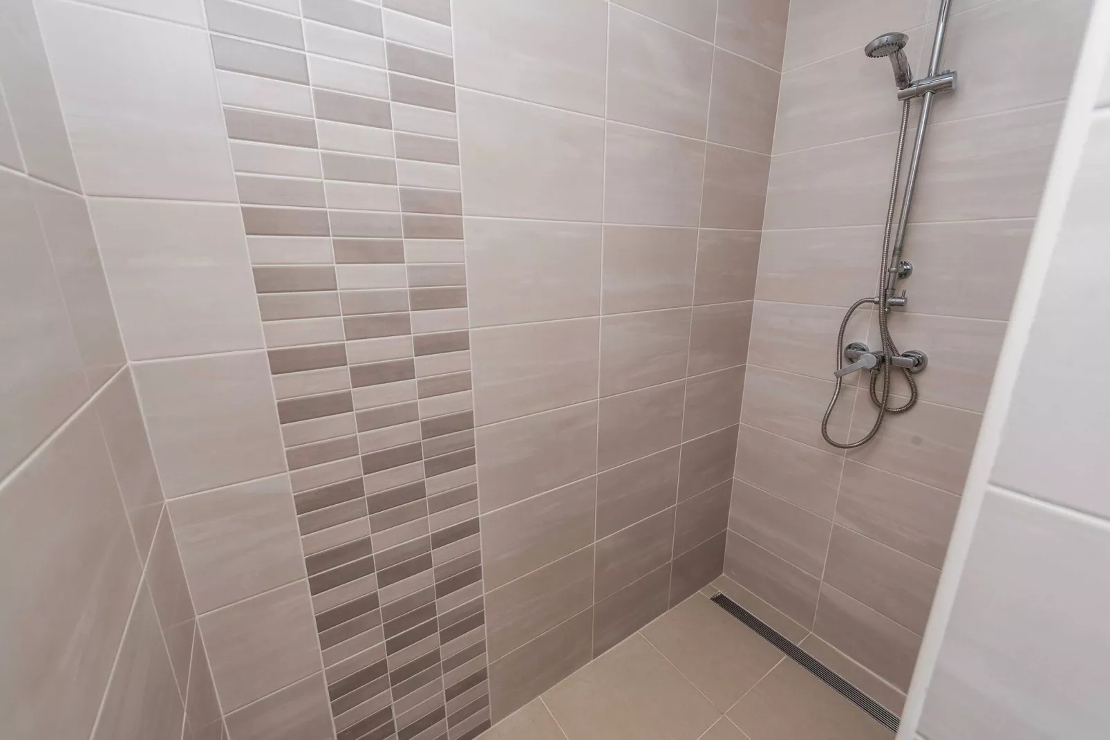 Luxury Escape with Swimming Pool & Modern Design -Deluxe Four Bedroom Villa with Private Pool ( Villa 4)-Badkamer