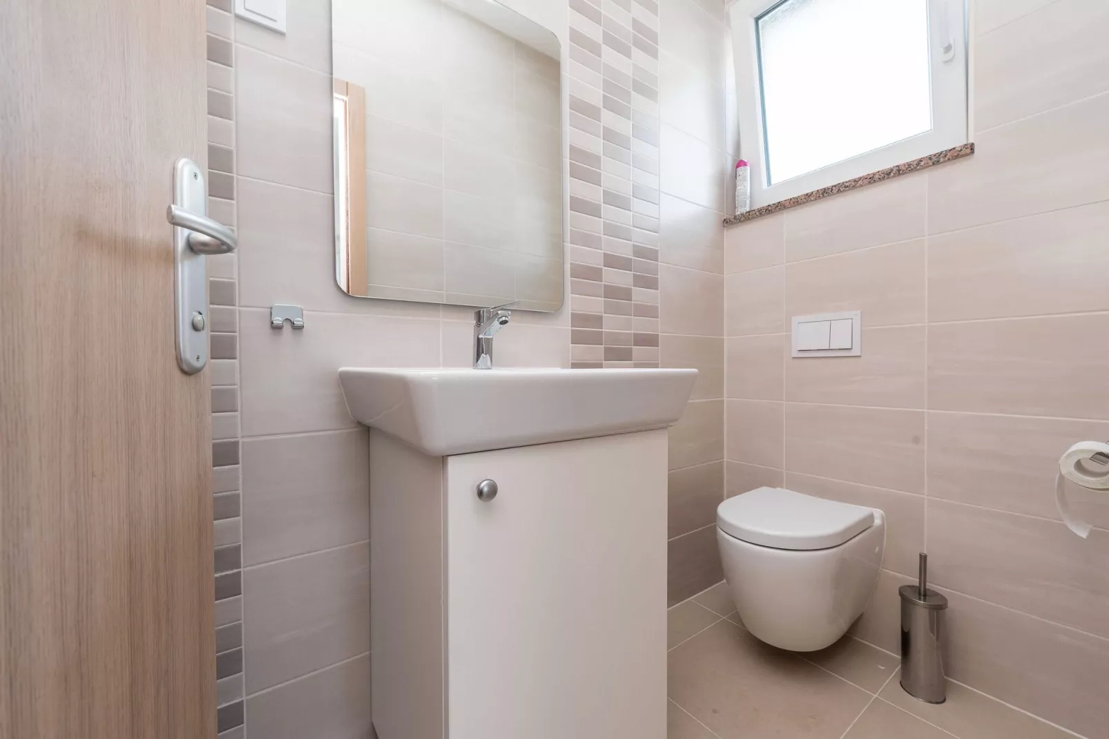 Luxury Escape with Swimming Pool & Modern Design - Four Bedroom Villa with Sea View and Private Pool ( Villa 8)-Badkamer