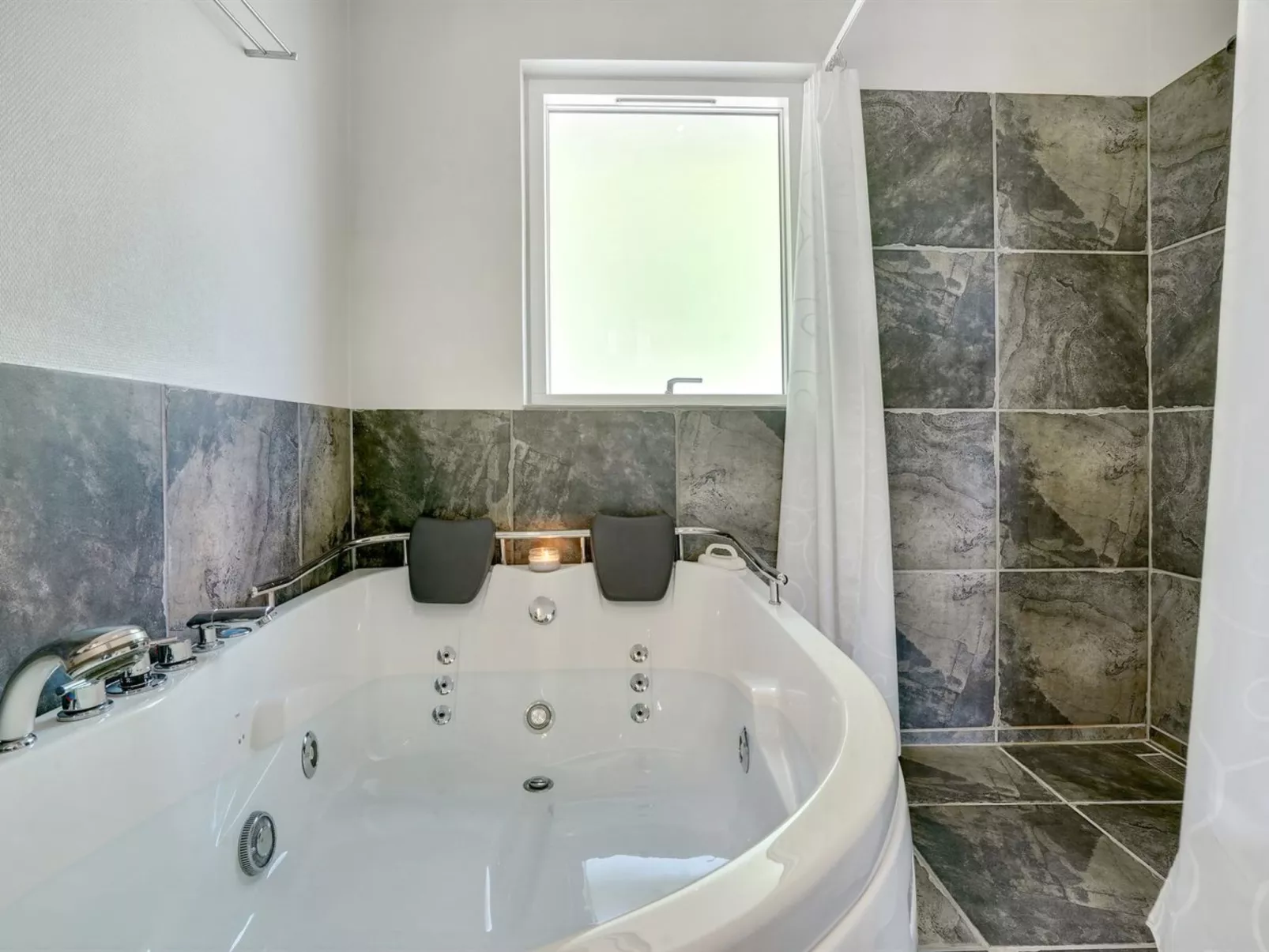 "Helena" - 250m from the sea-Binnen