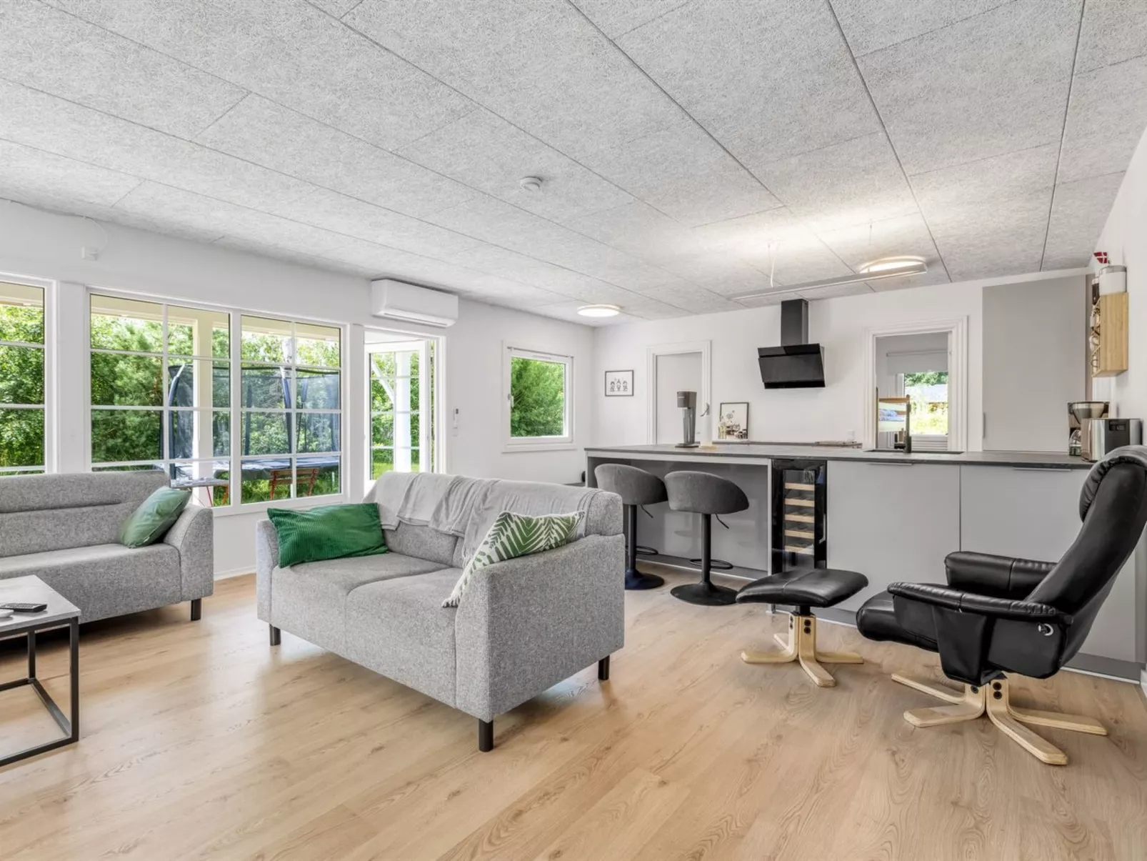 "Anabela" -  from the sea-Binnen